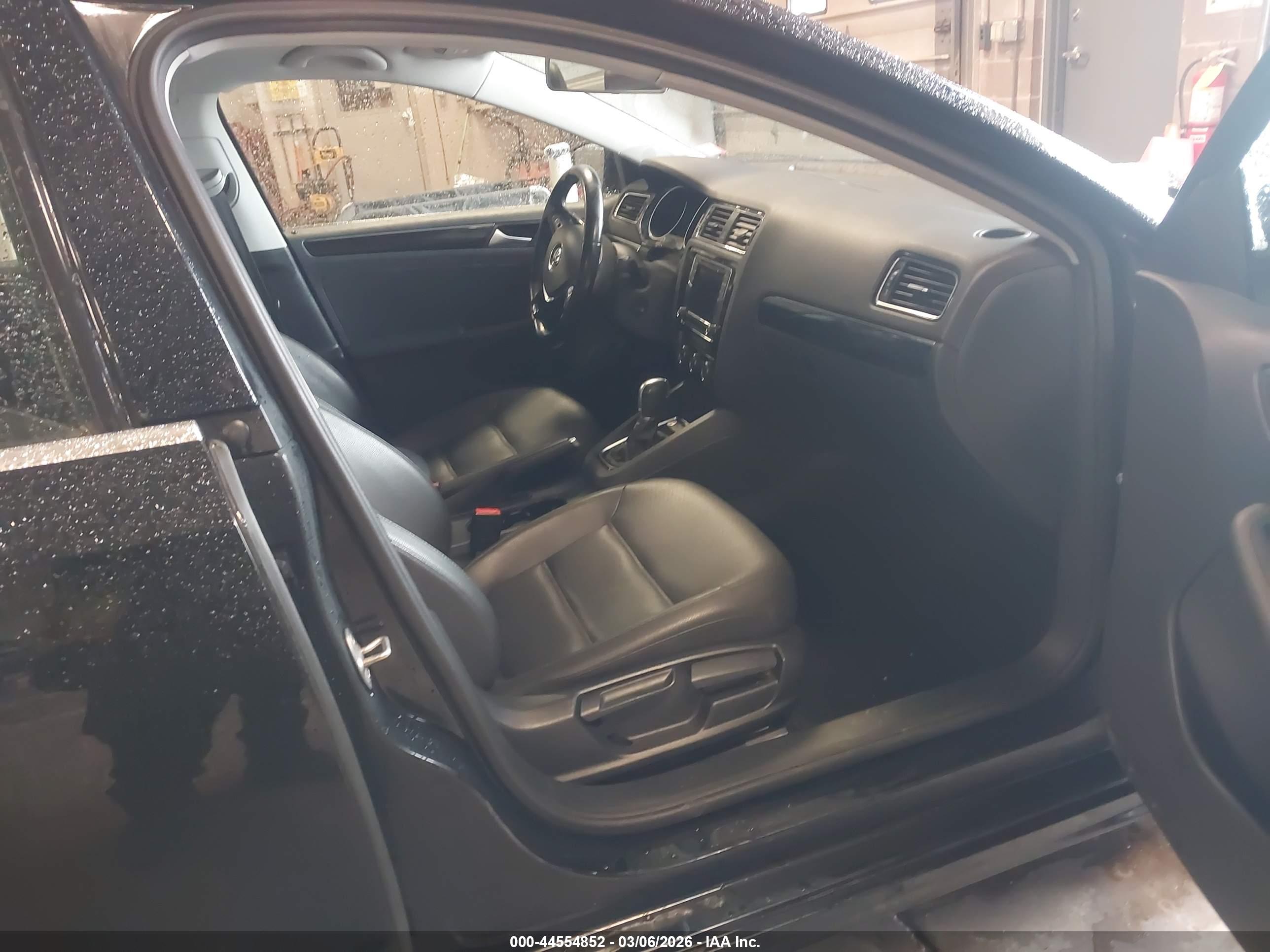 VOLKSWAGEN JETTA image 5