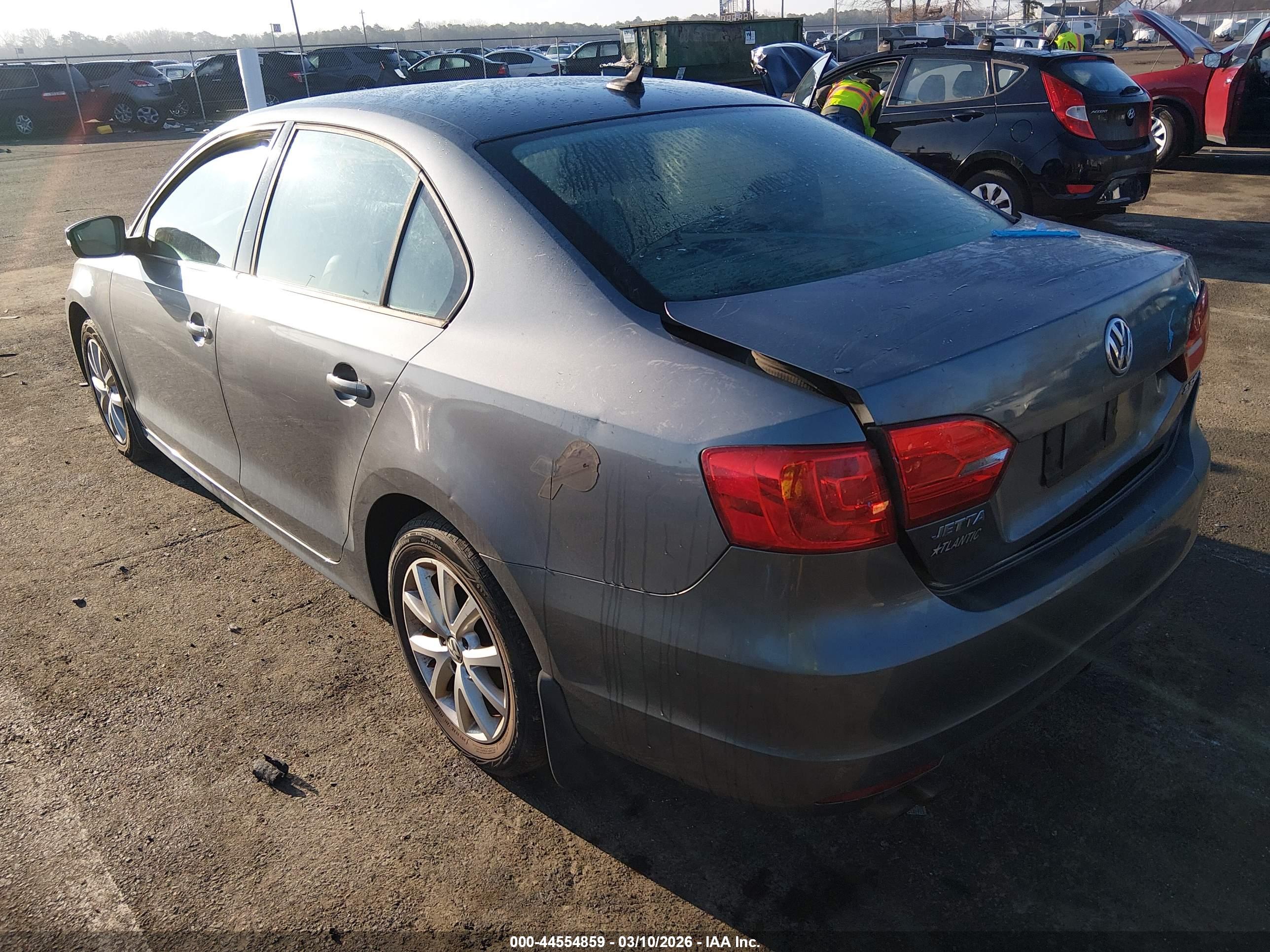 VOLKSWAGEN JETTA image 3