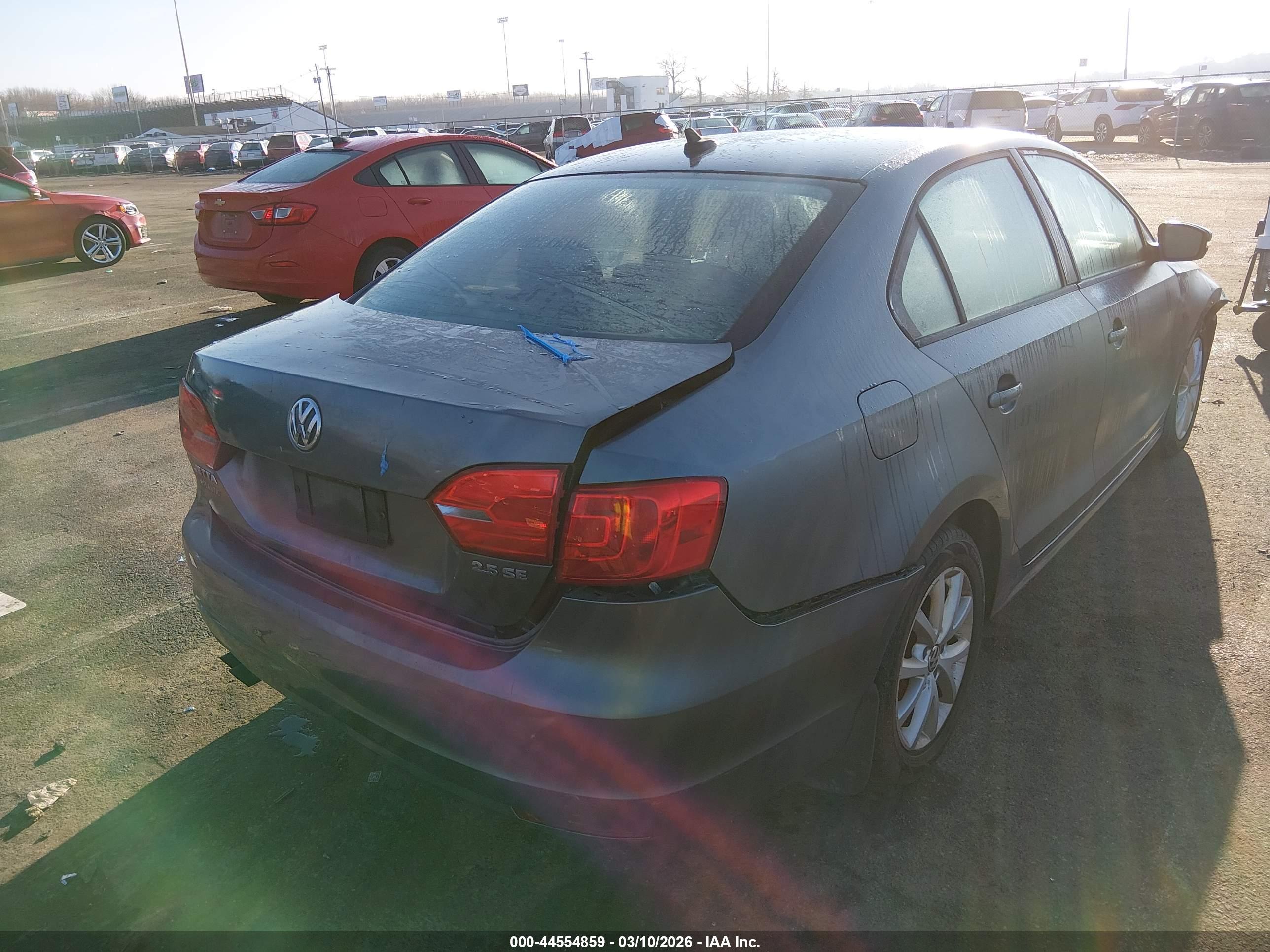 VOLKSWAGEN JETTA image 4