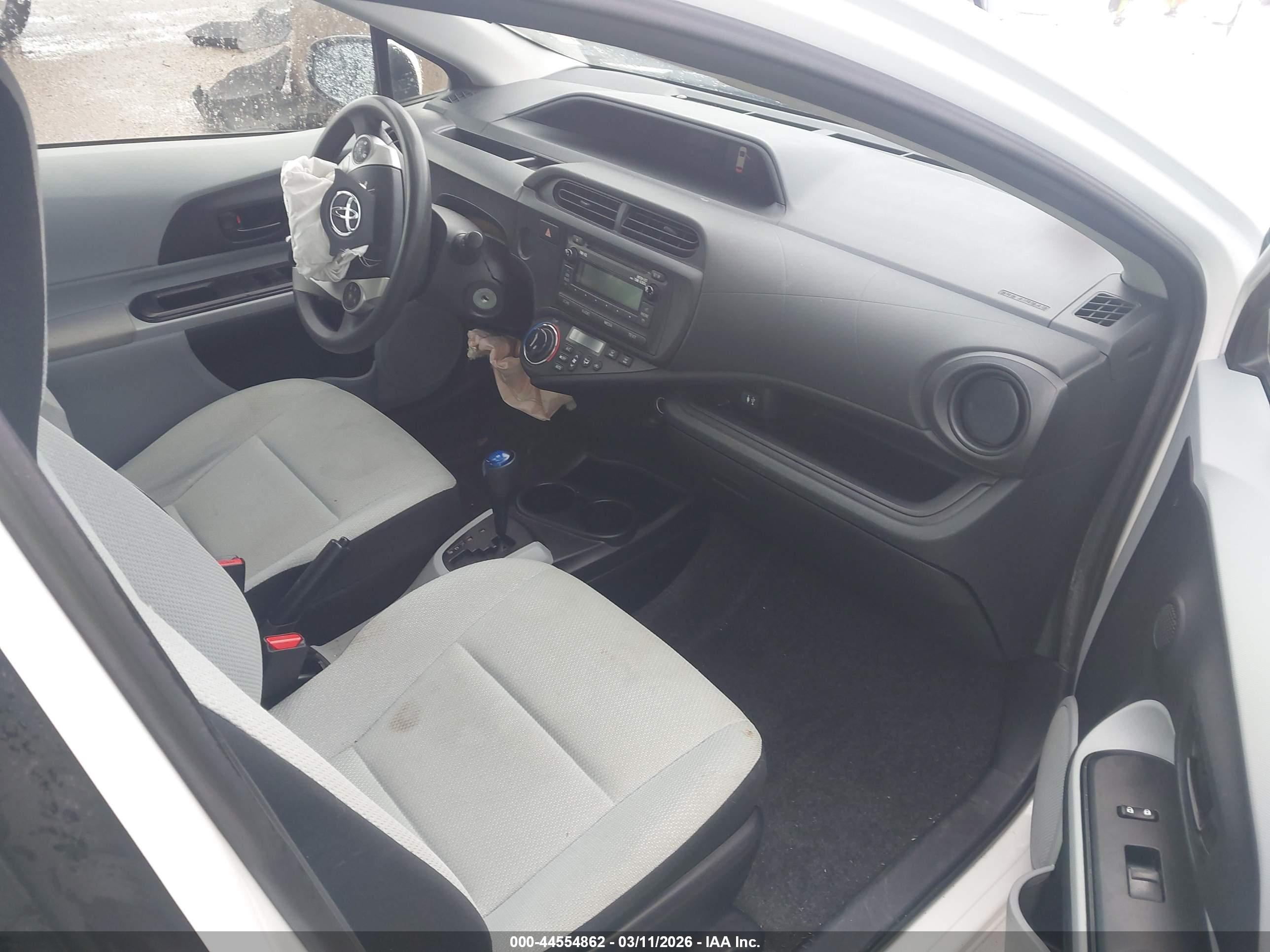 TOYOTA PRIUS image 5