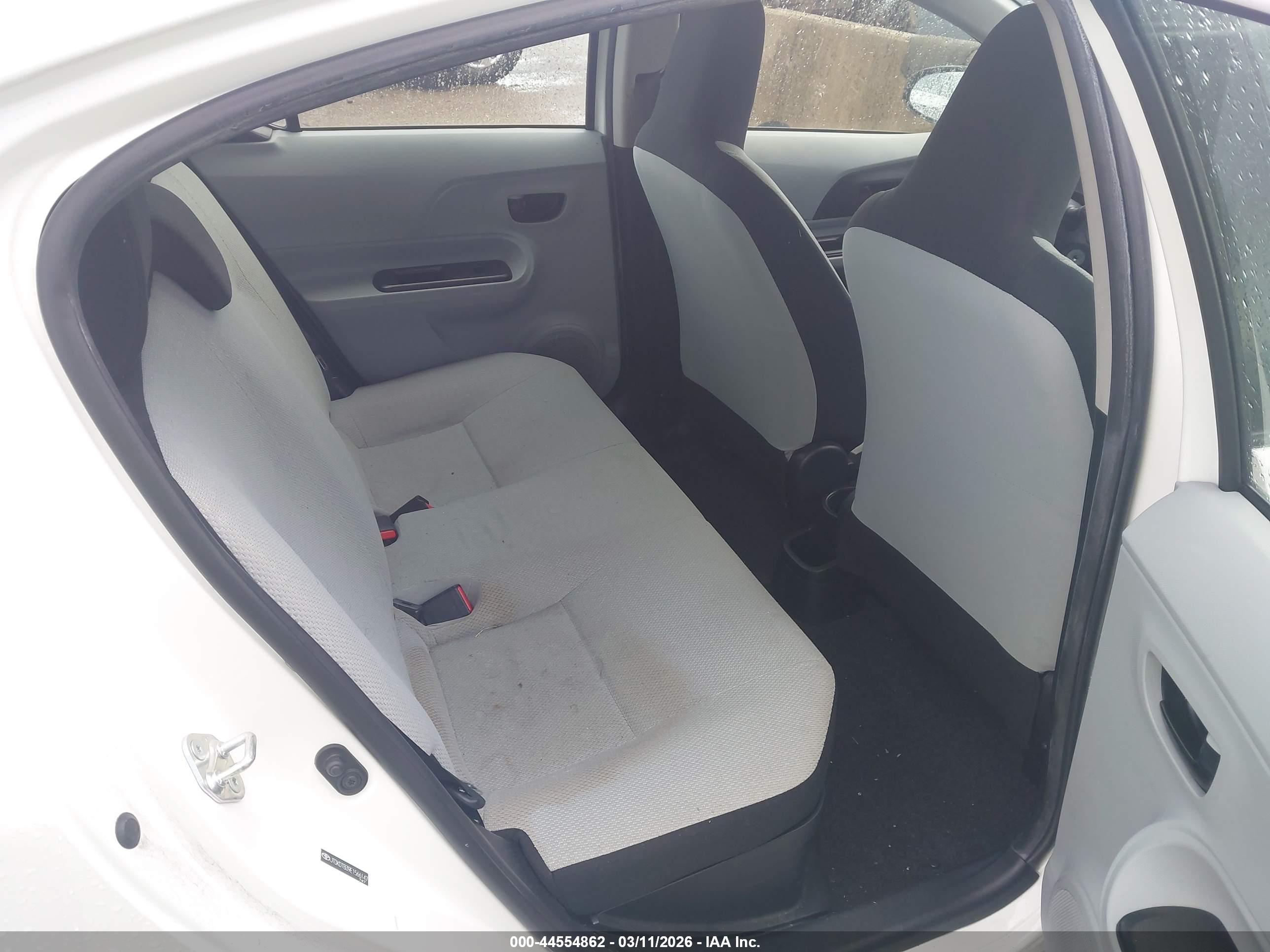 TOYOTA PRIUS image 8