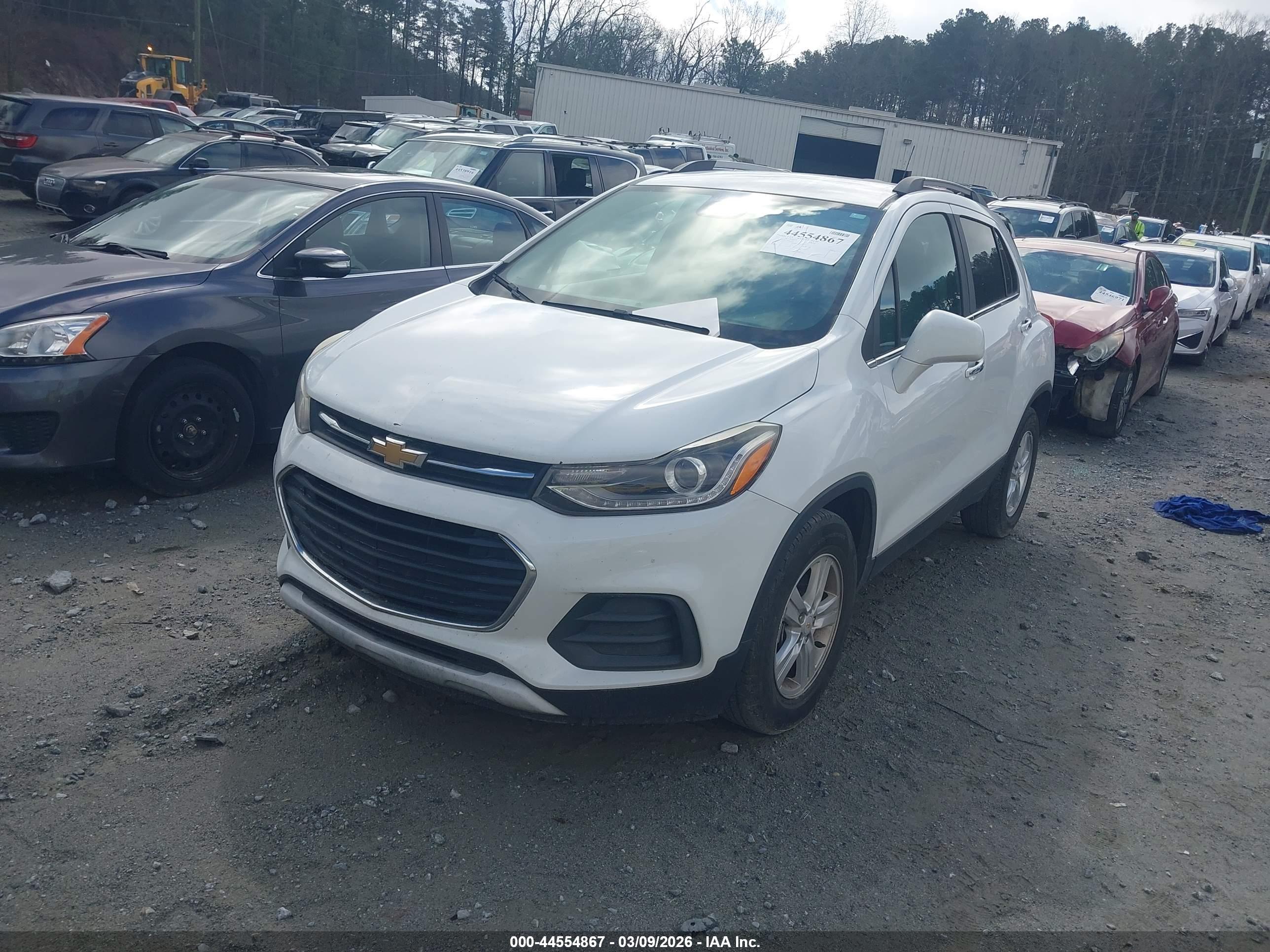 CHEVROLET TRAX image 2