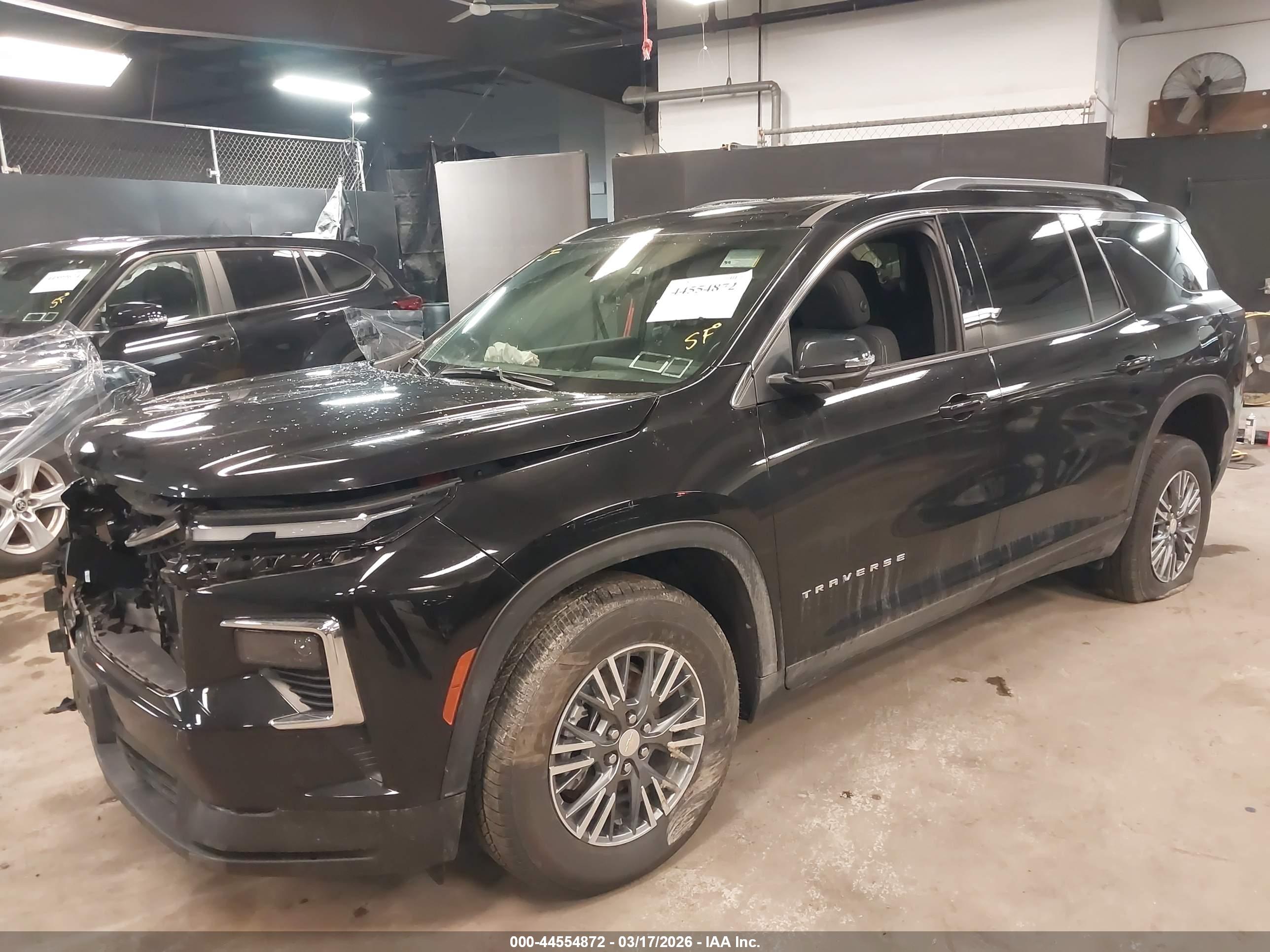 CHEVROLET TRAVERSE image 2