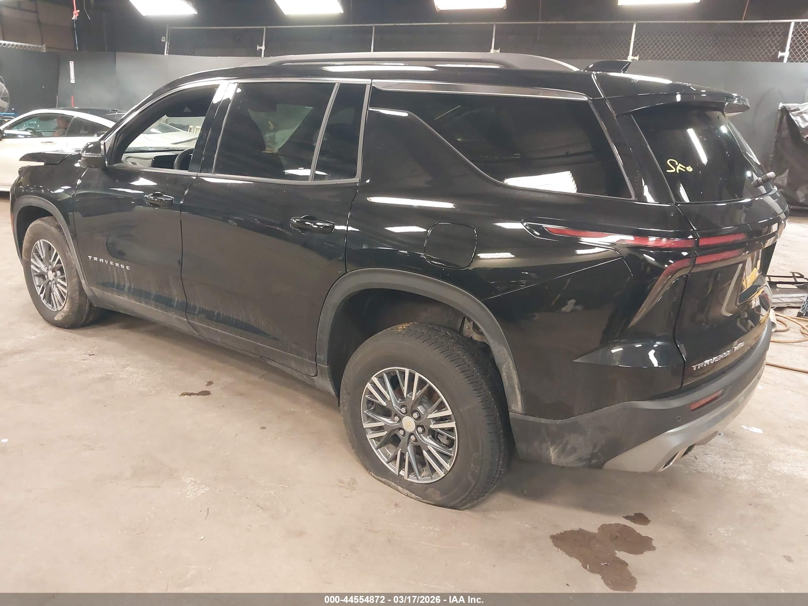 CHEVROLET TRAVERSE image 3