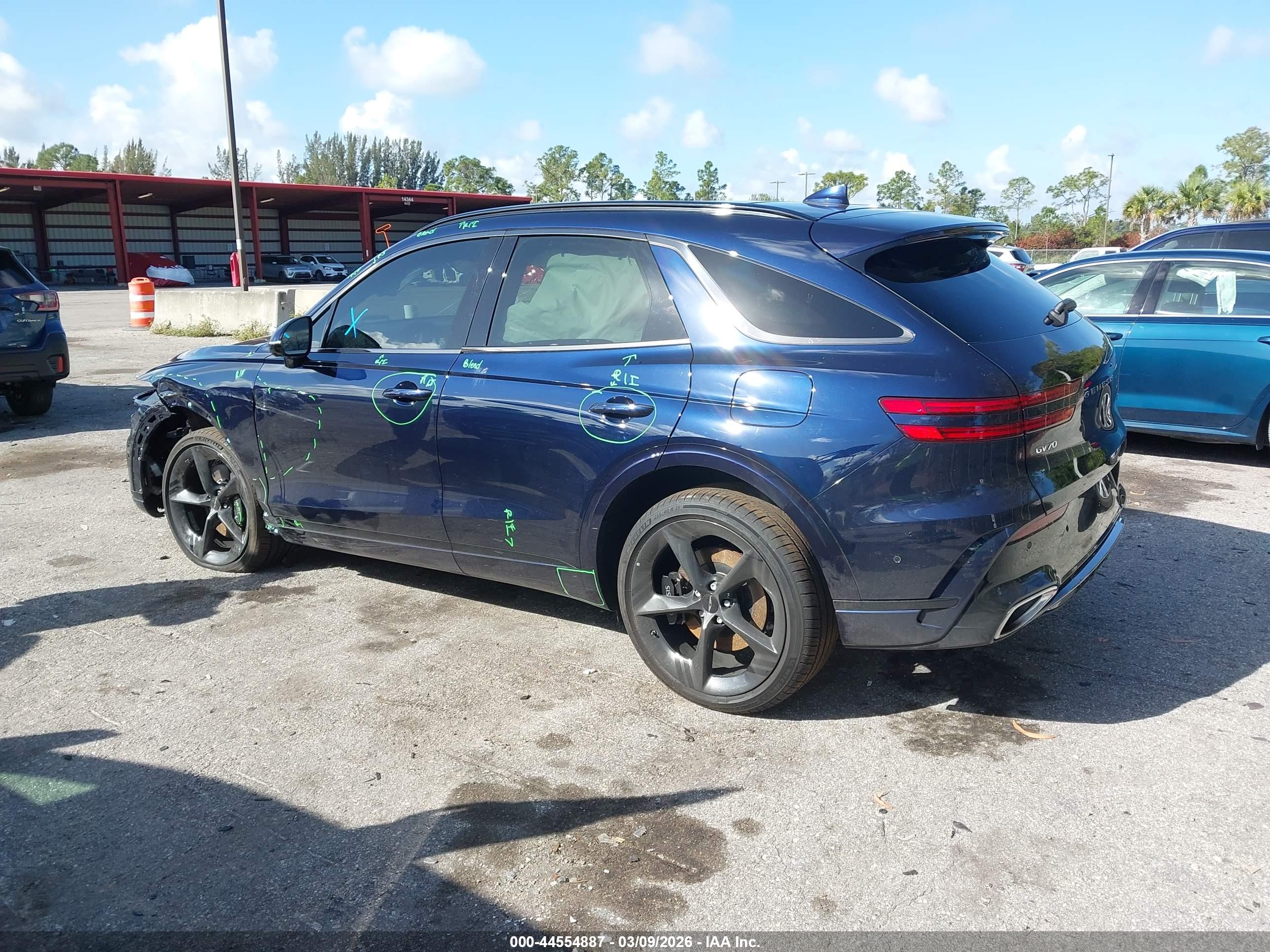 GENESIS GV70 image 3