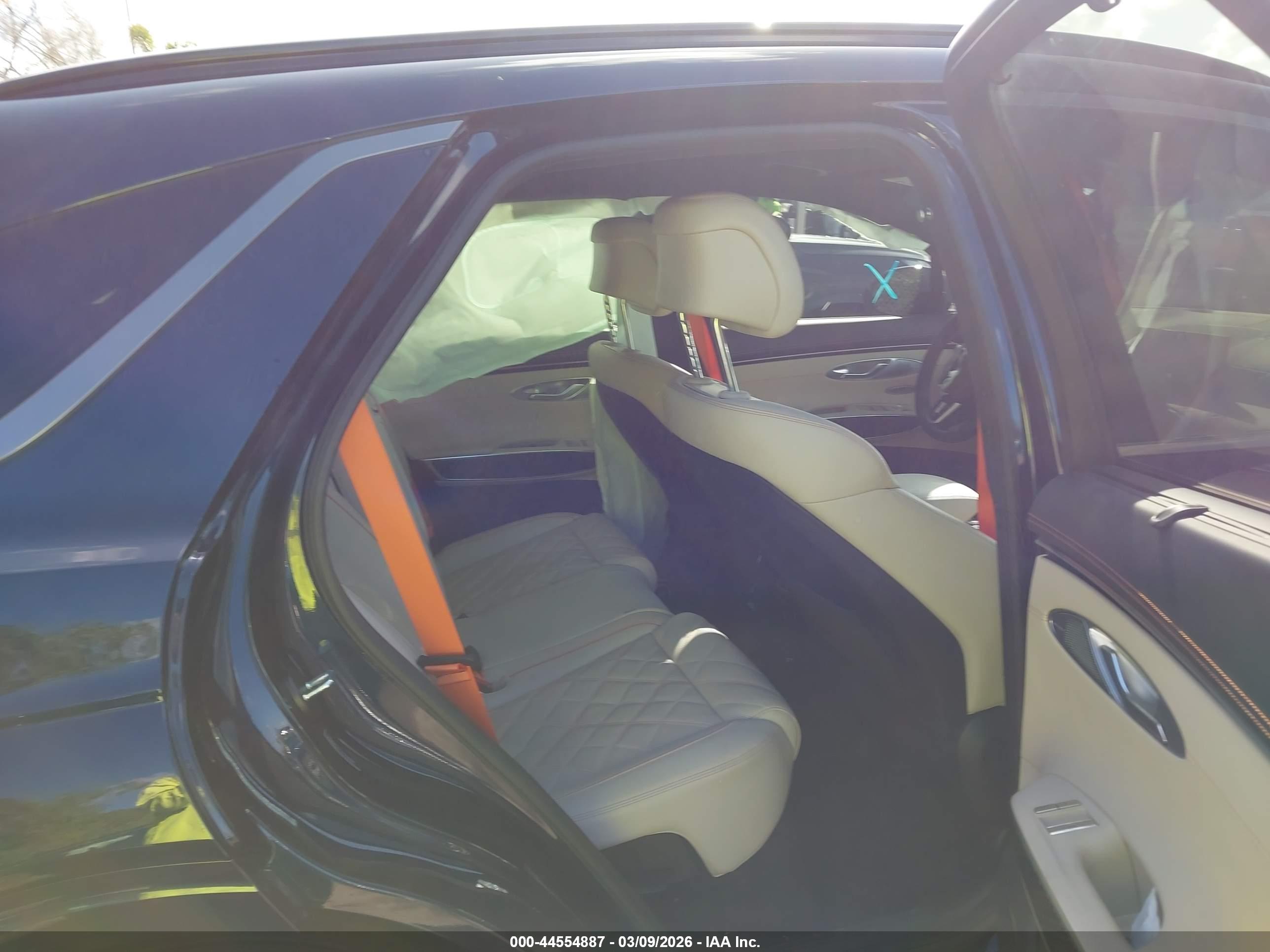 GENESIS GV70 image 8