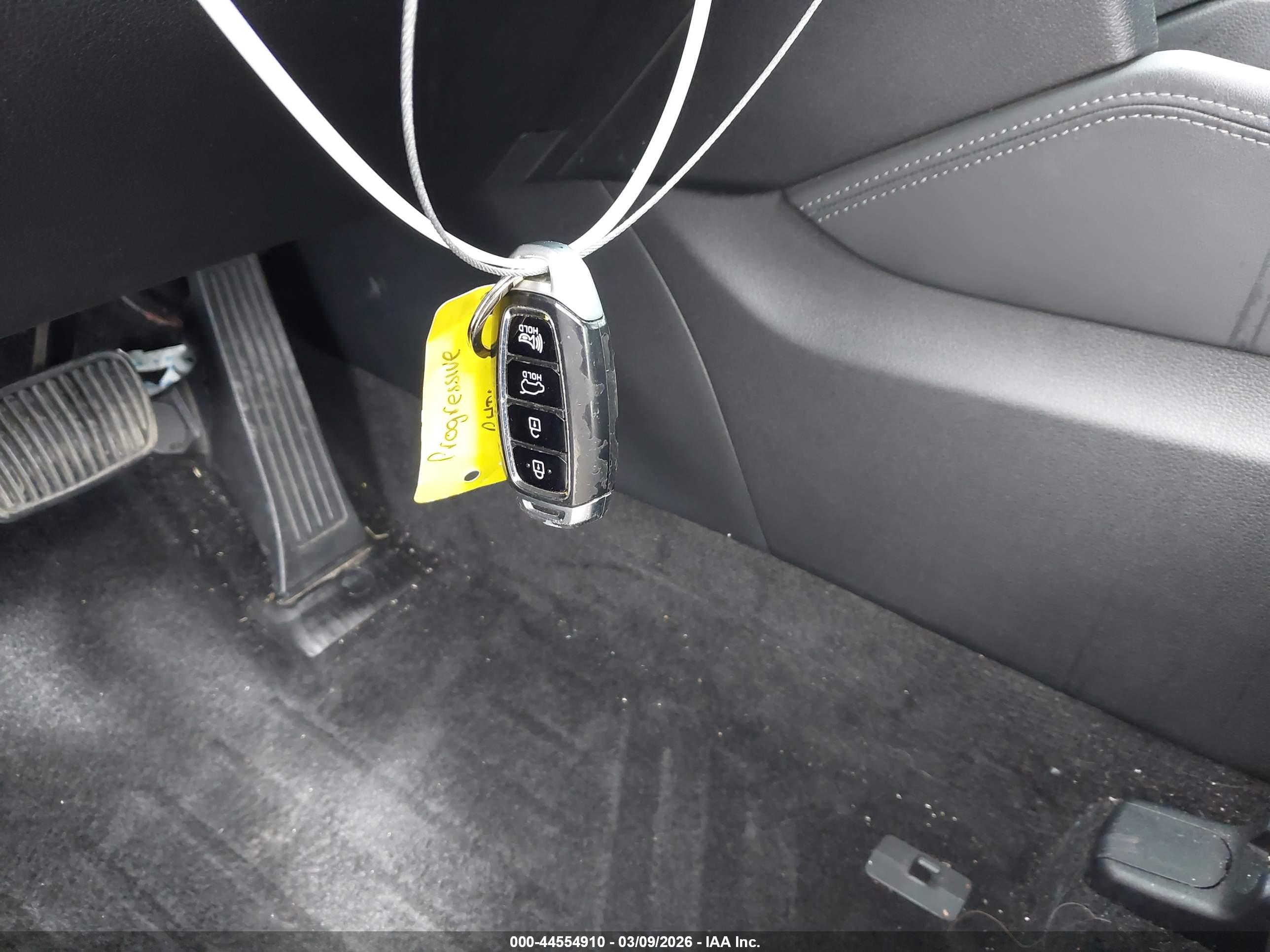HYUNDAI SANTA image 11