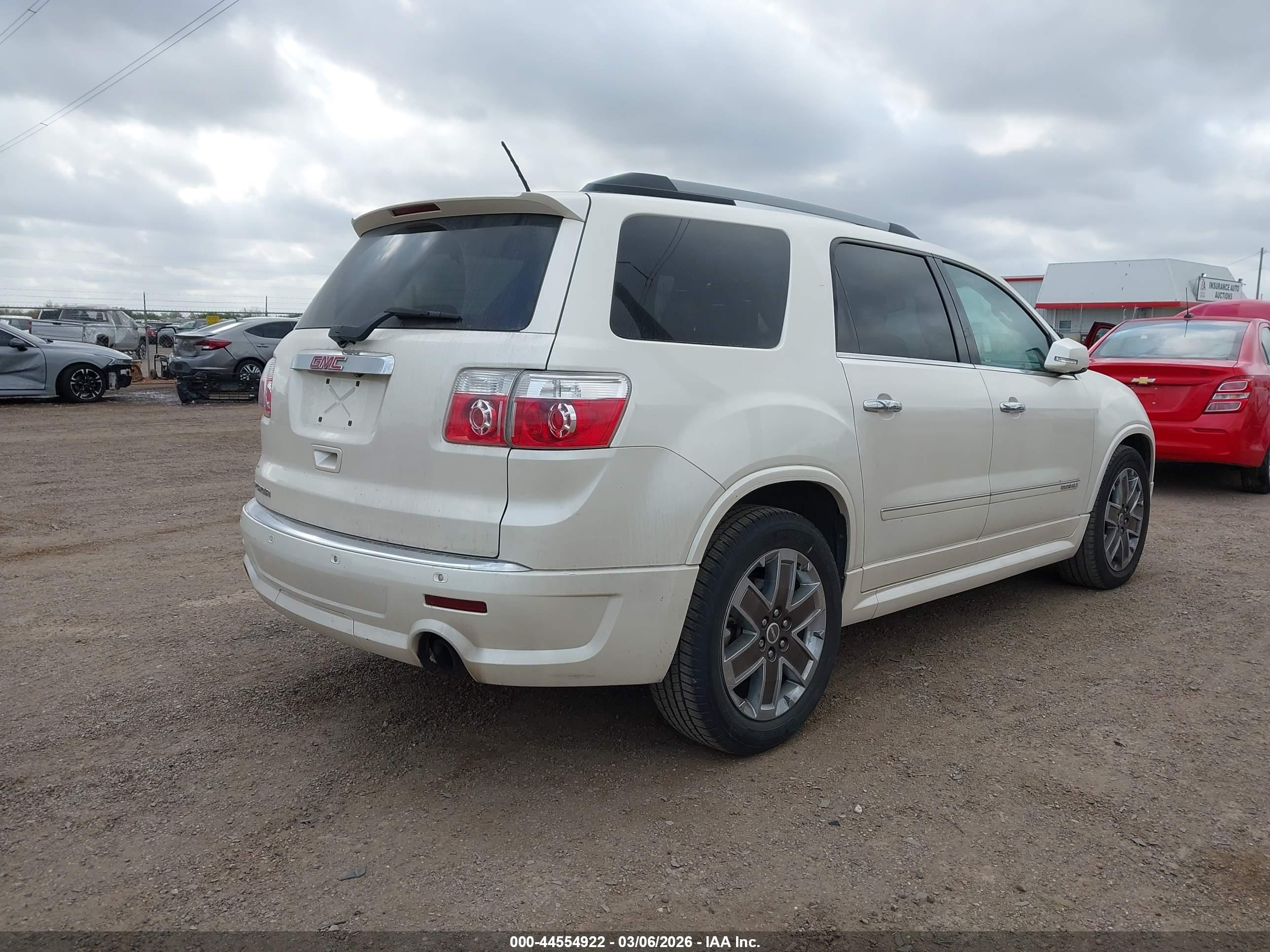 GMC ACADIA image 4
