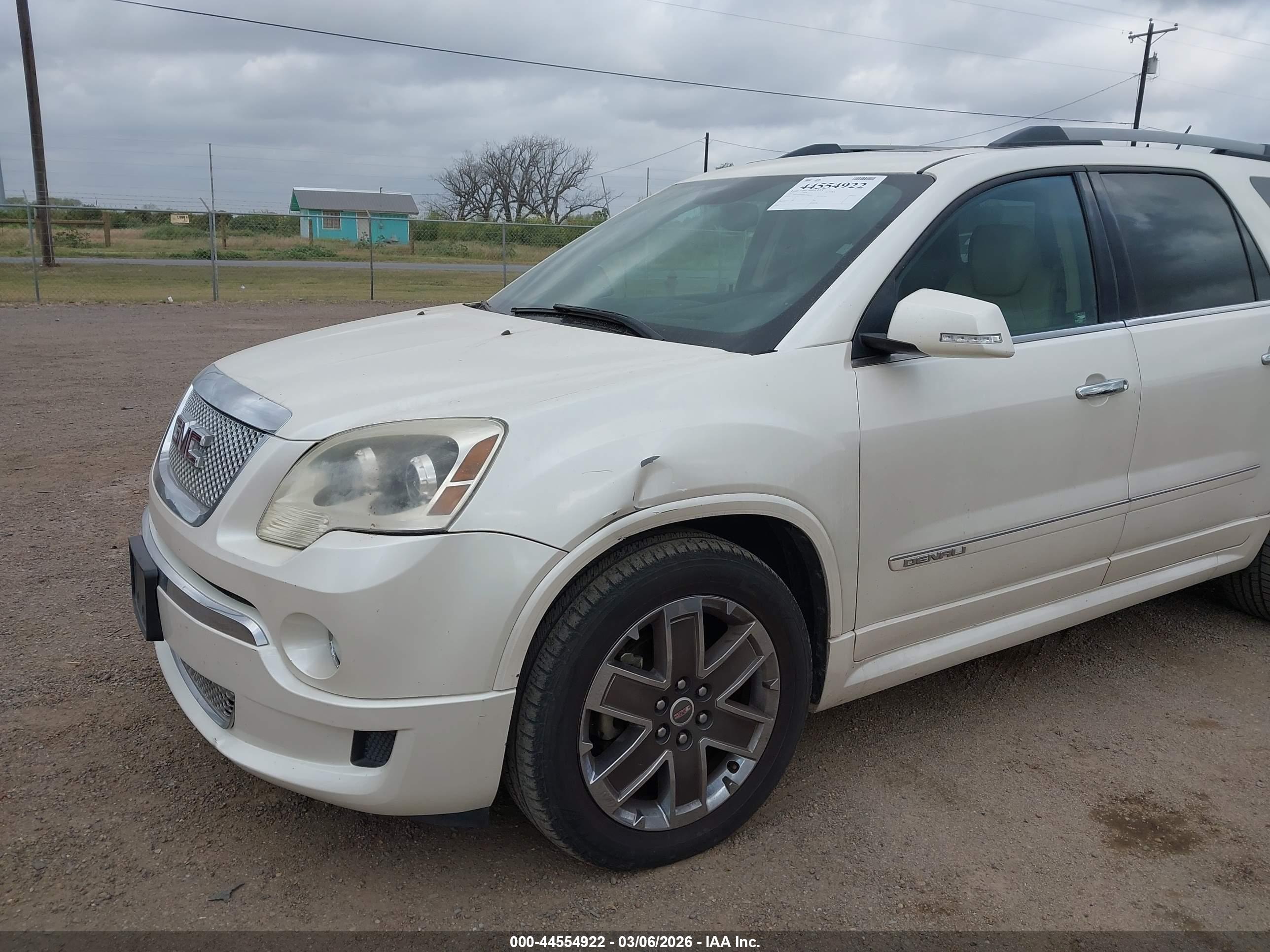 GMC ACADIA image 6