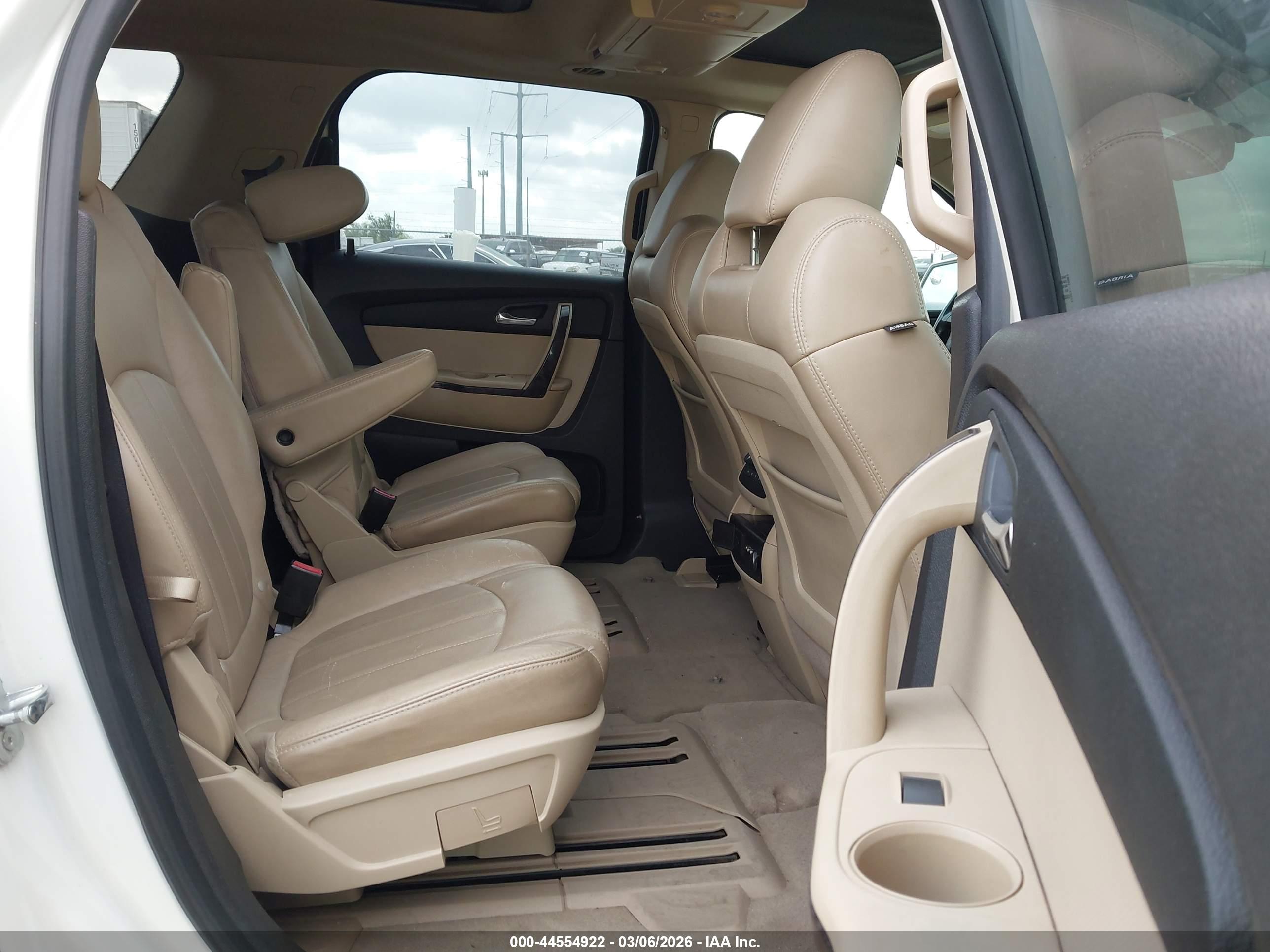 GMC ACADIA image 8