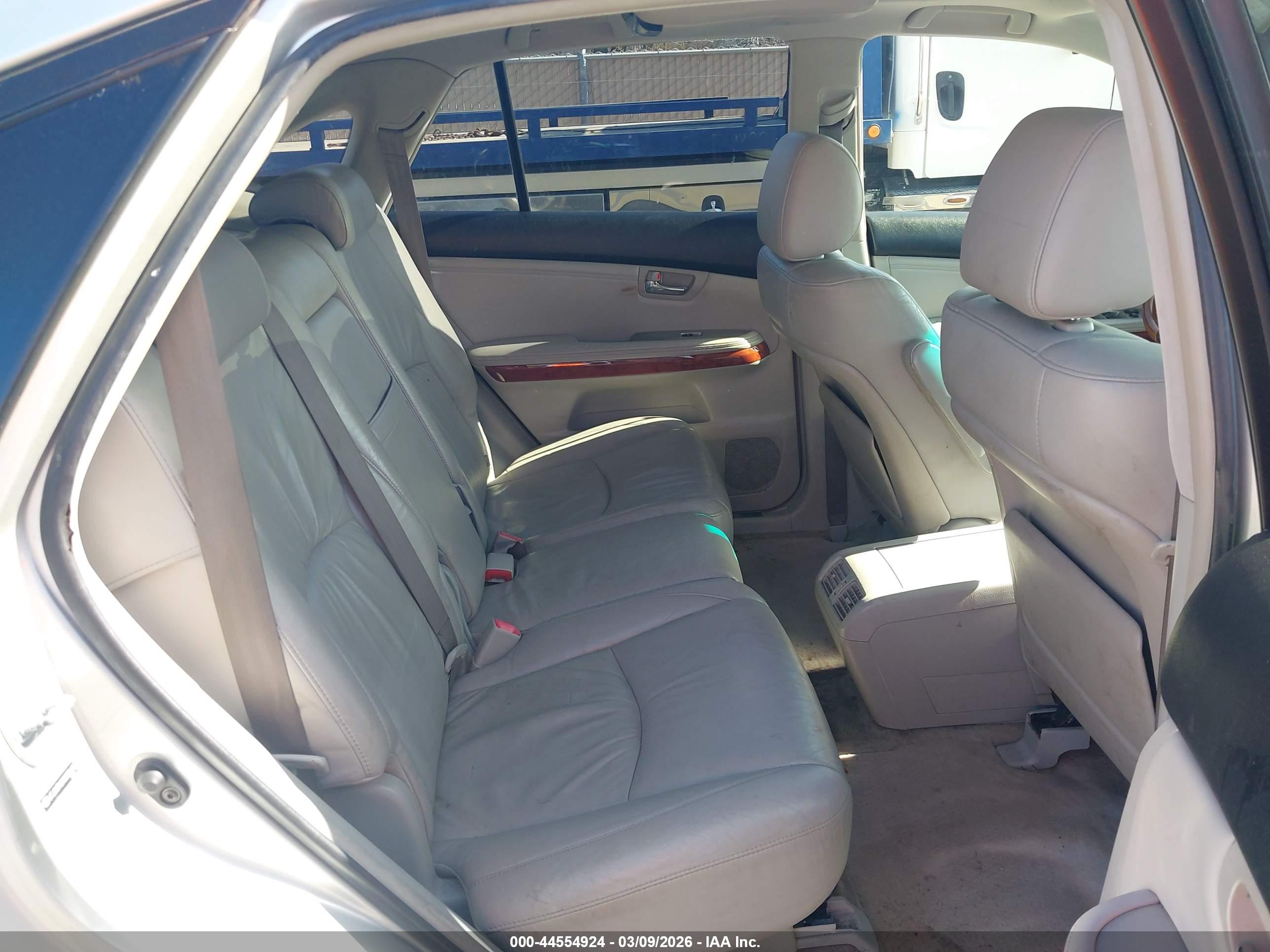 LEXUS RX image 8