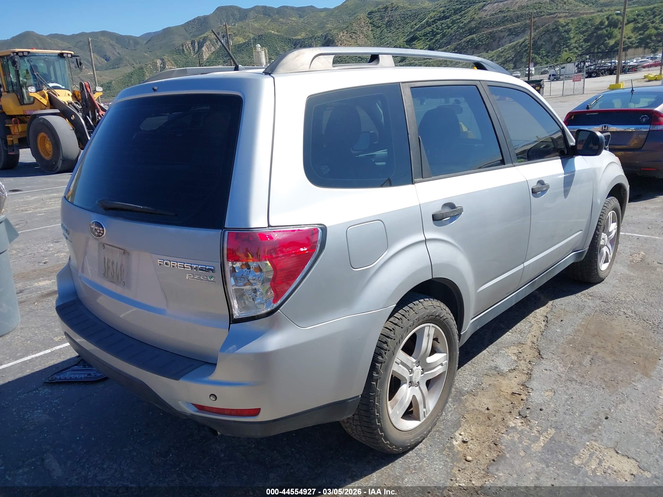 SUBARU FORESTER image 4