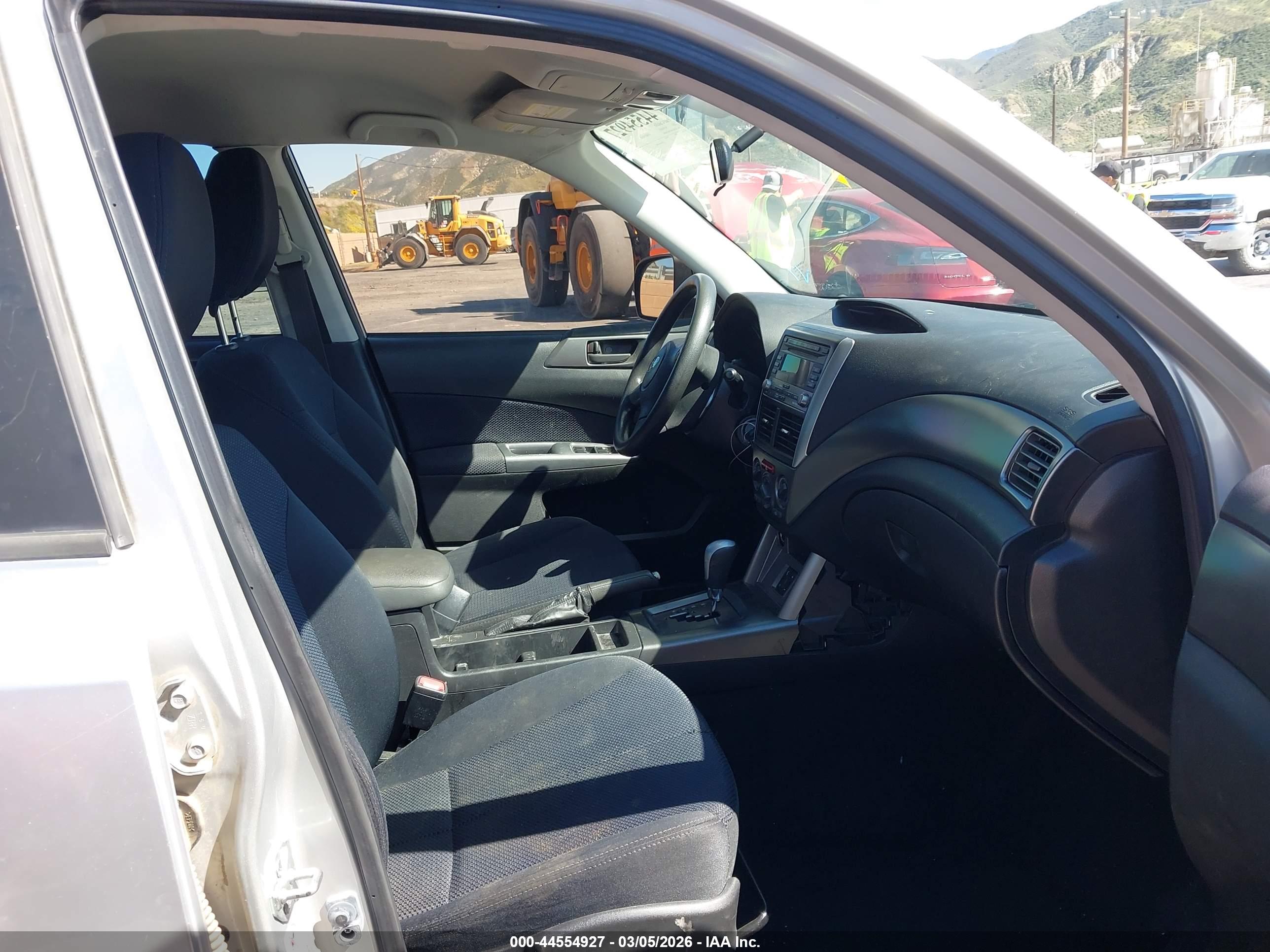 SUBARU FORESTER image 5