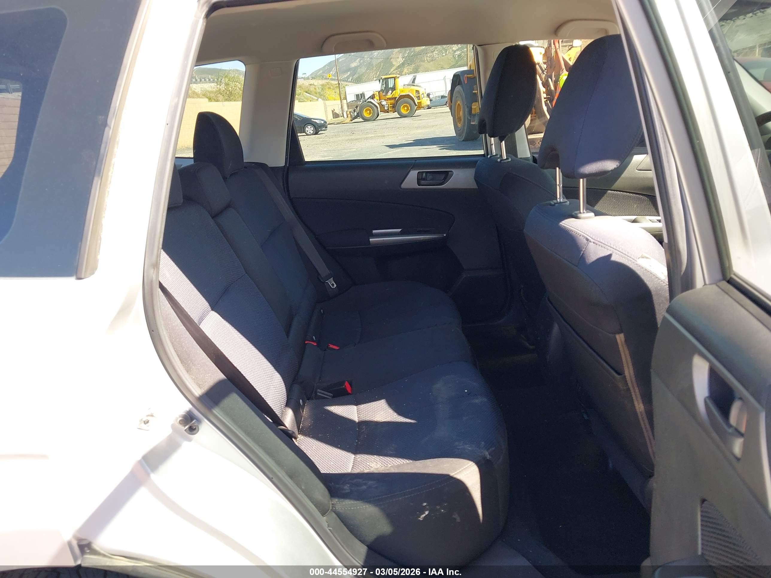 SUBARU FORESTER image 8