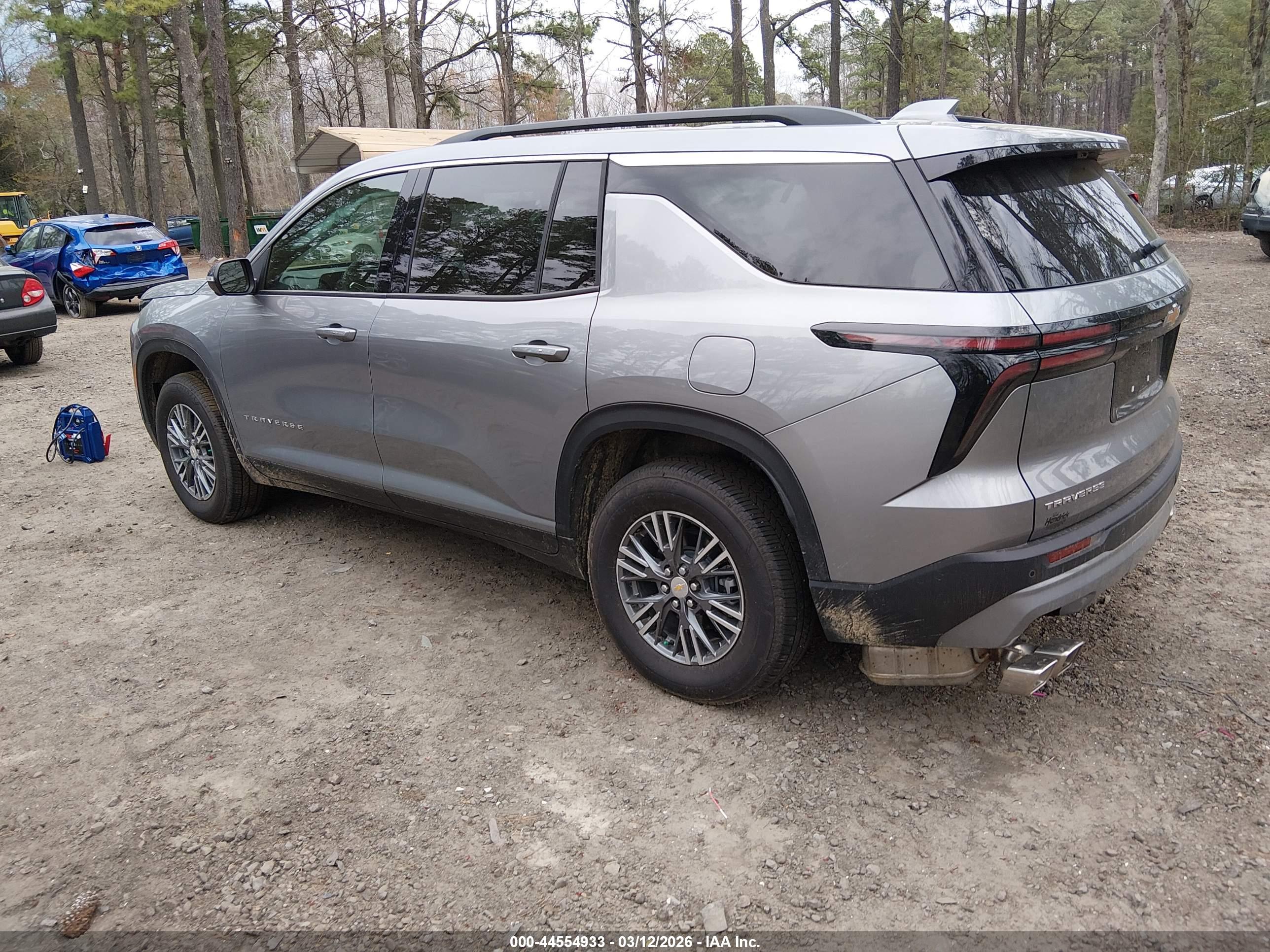 CHEVROLET TRAVERSE image 3