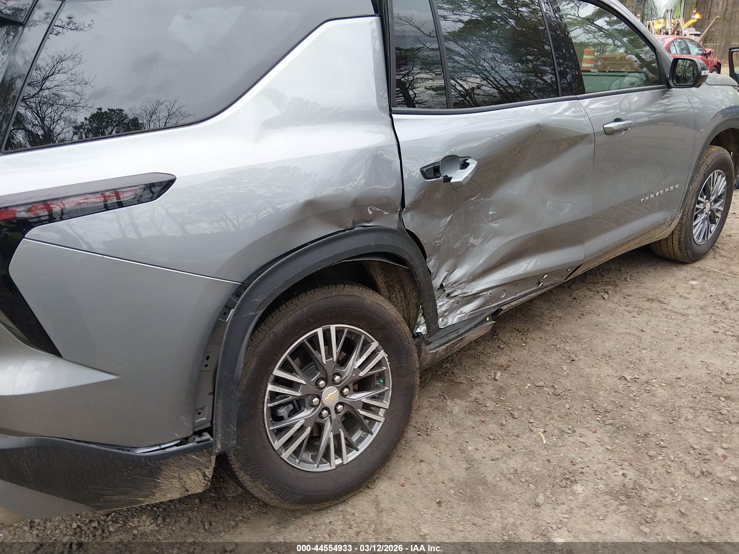 CHEVROLET TRAVERSE image 6