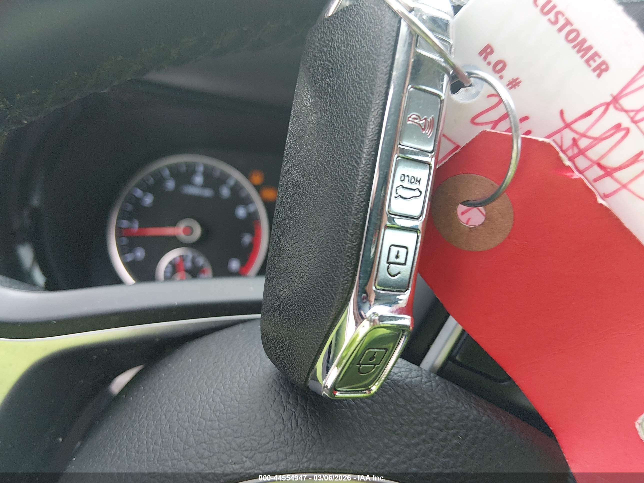 KIA K5 image 11