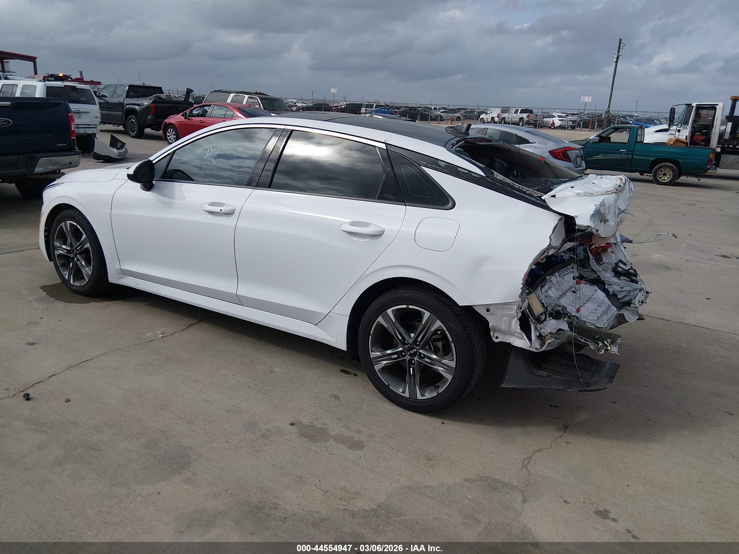 KIA K5 image 3