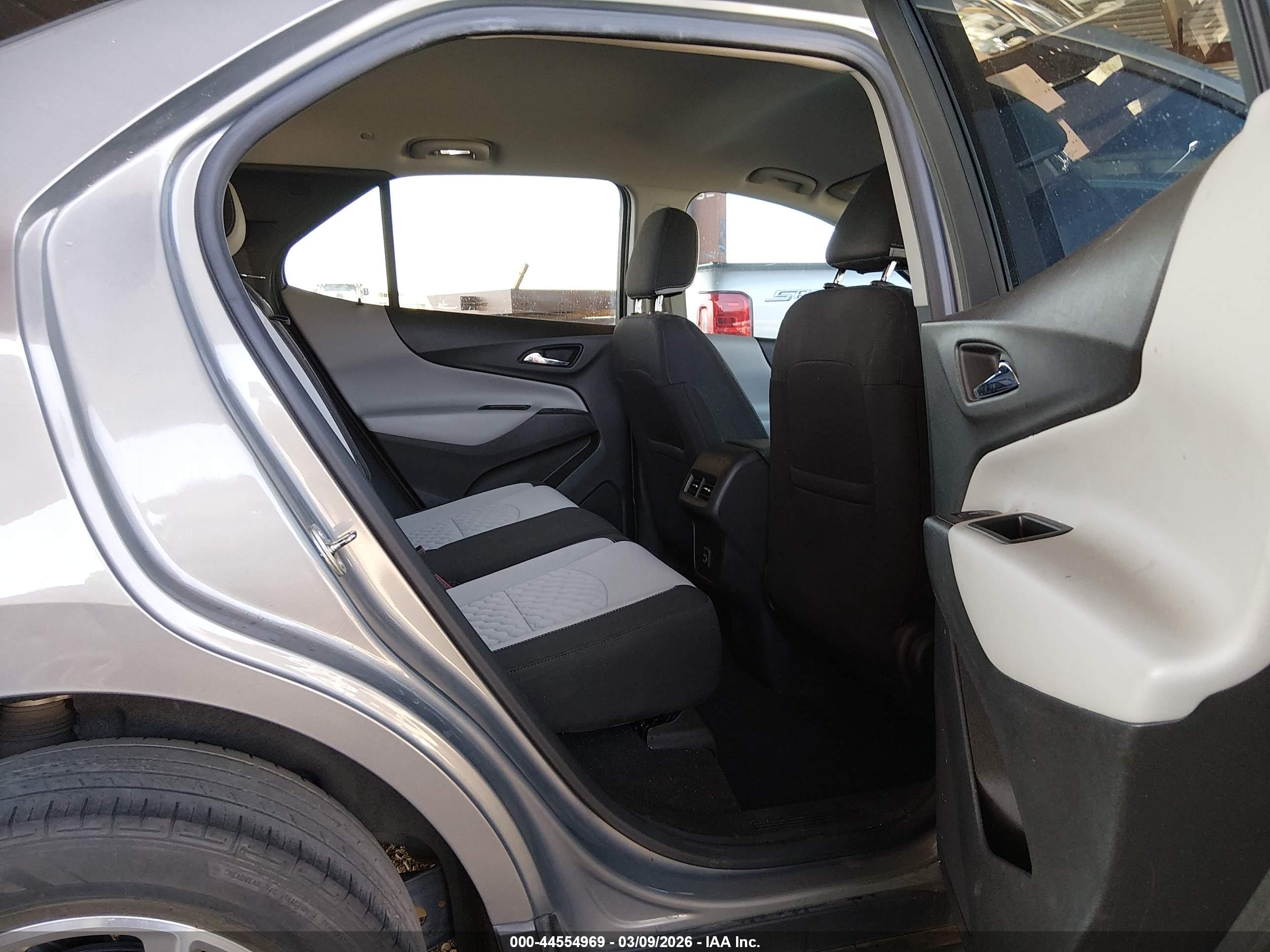CHEVROLET EQUINOX image 8