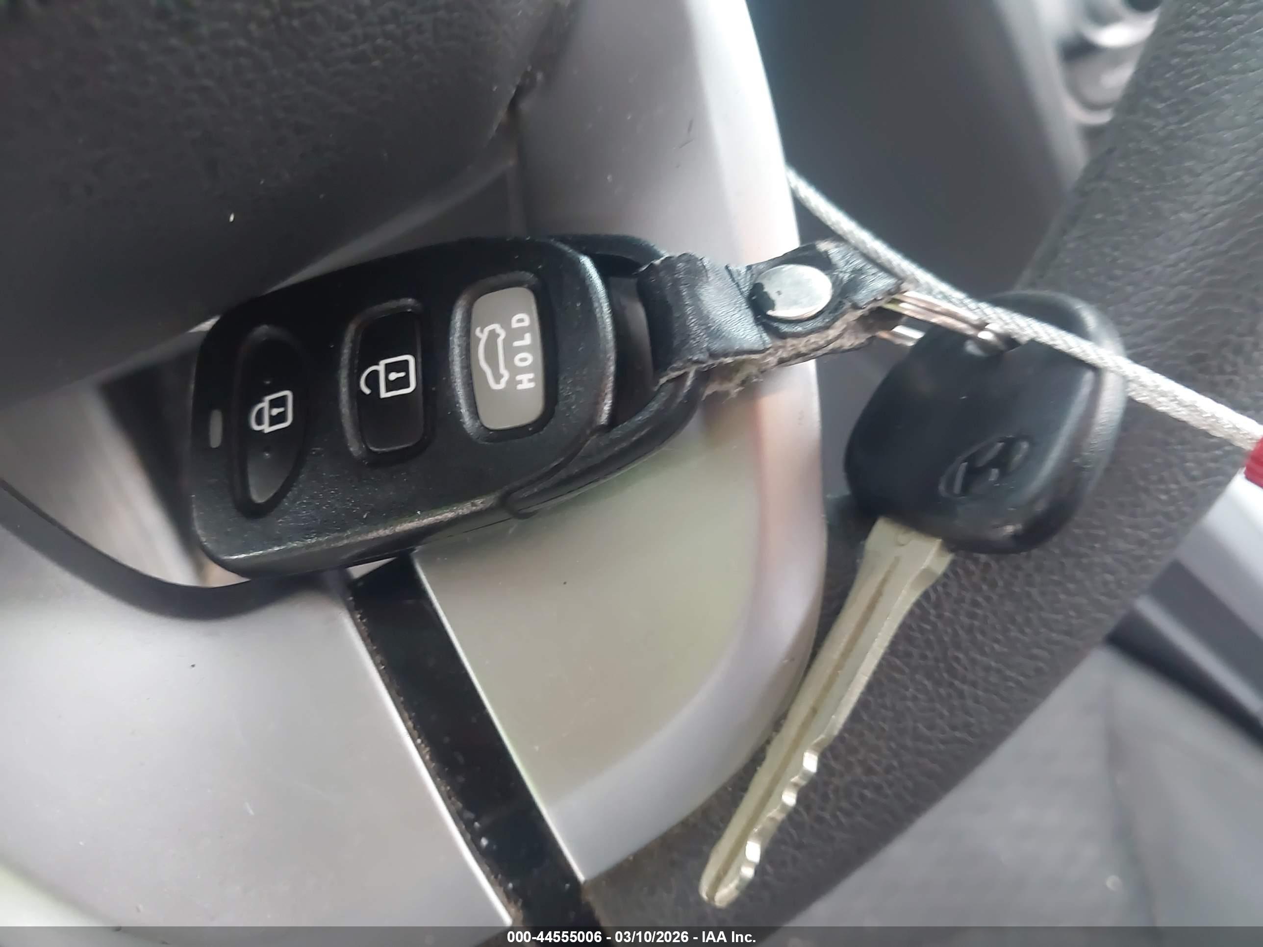 HYUNDAI ELANTRA image 11