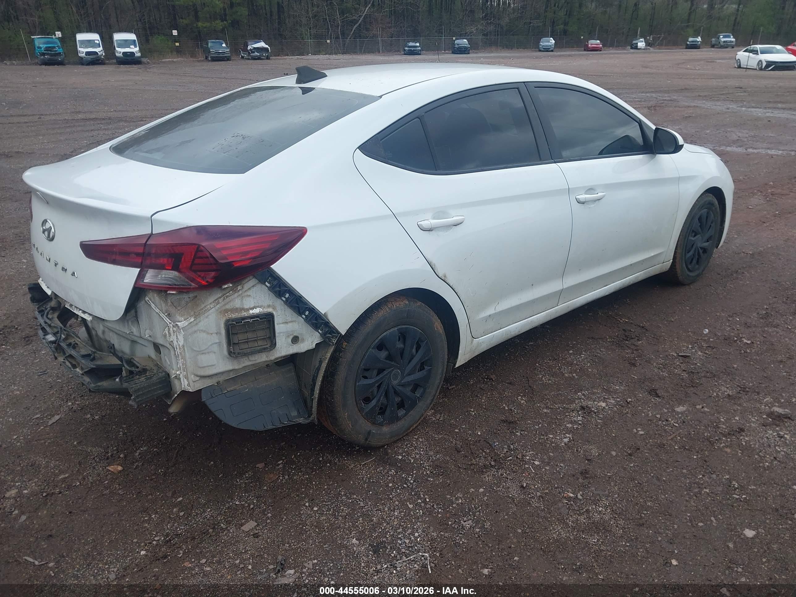 HYUNDAI ELANTRA image 4
