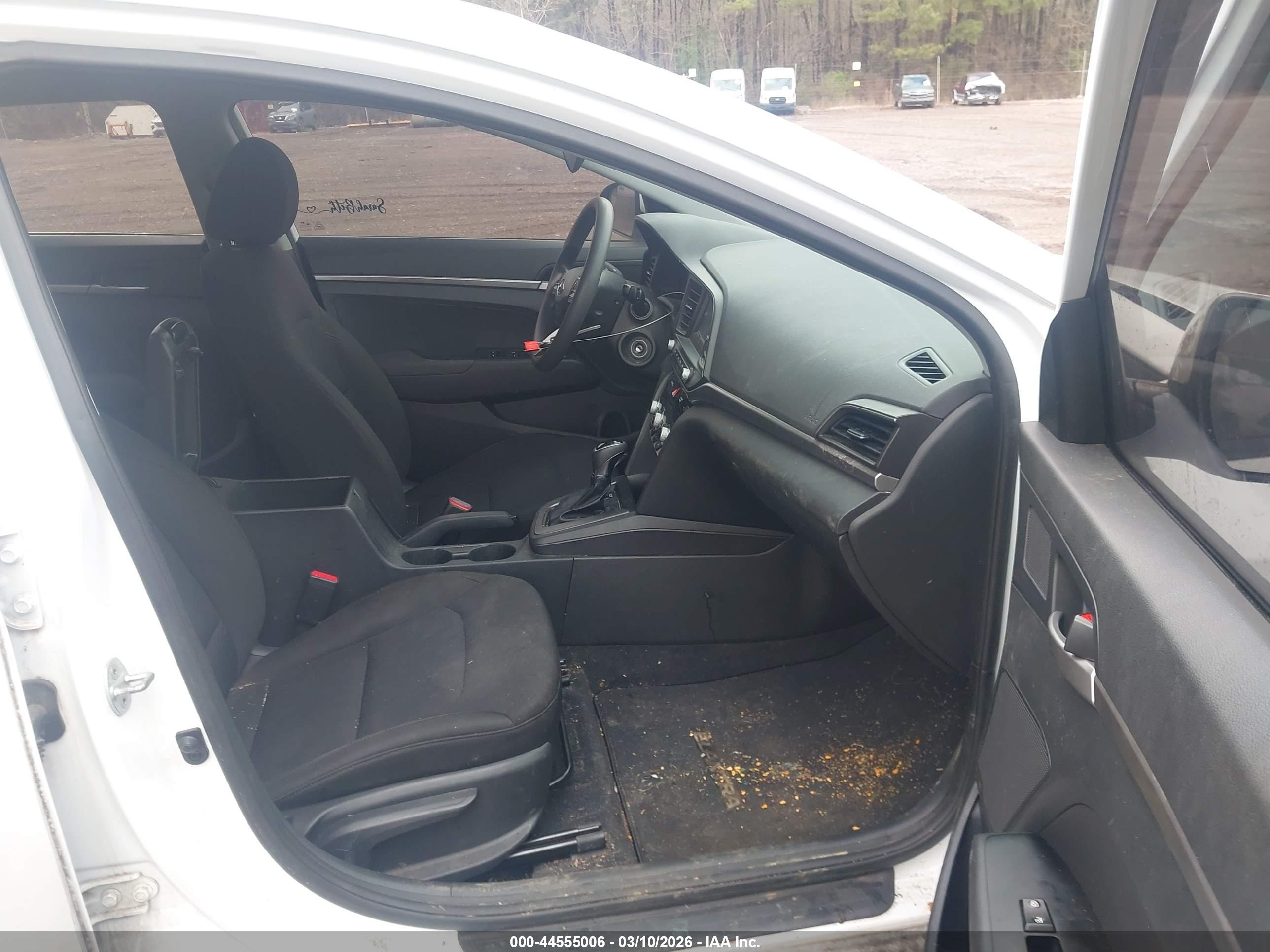 HYUNDAI ELANTRA image 5