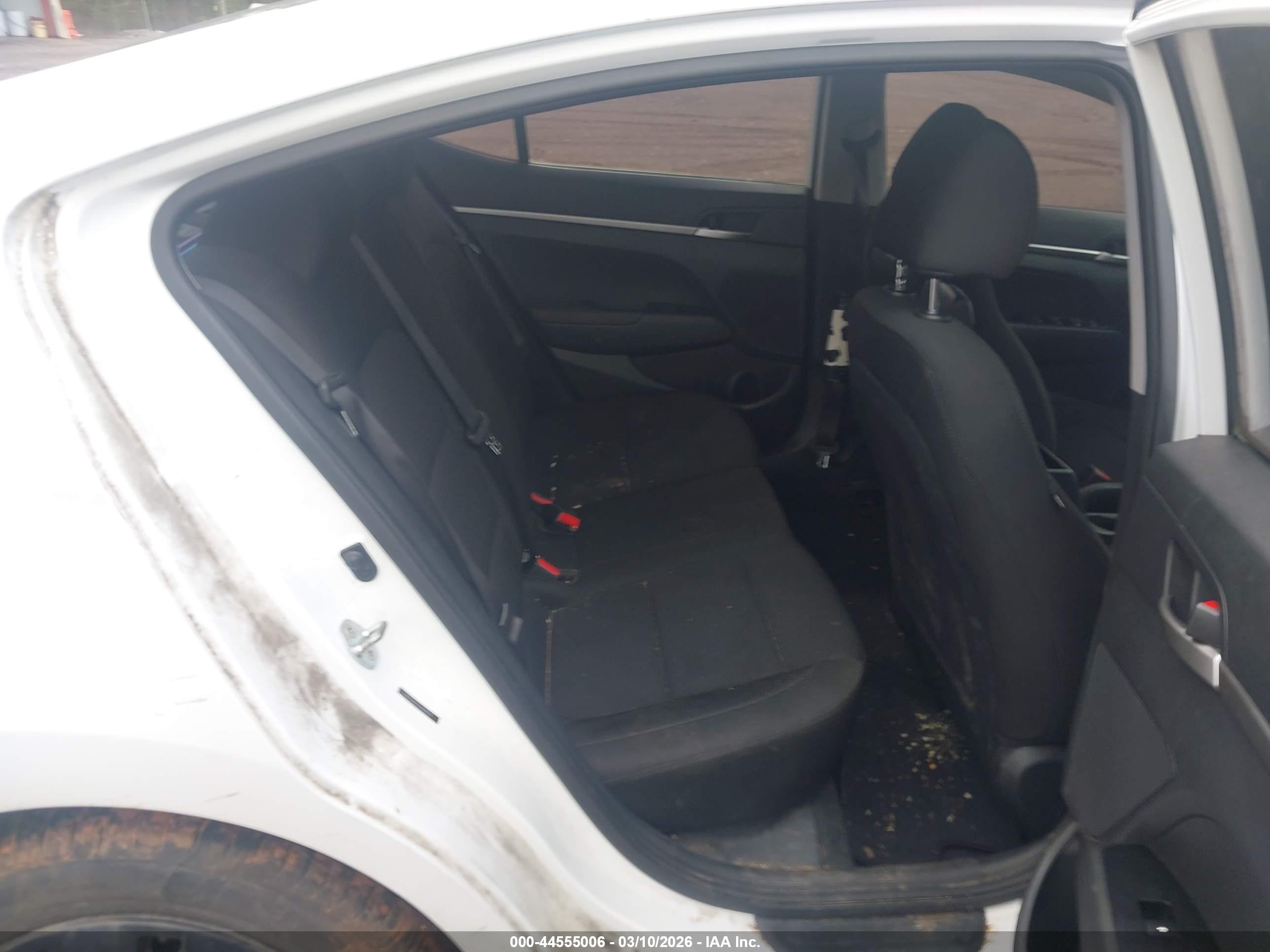 HYUNDAI ELANTRA image 8