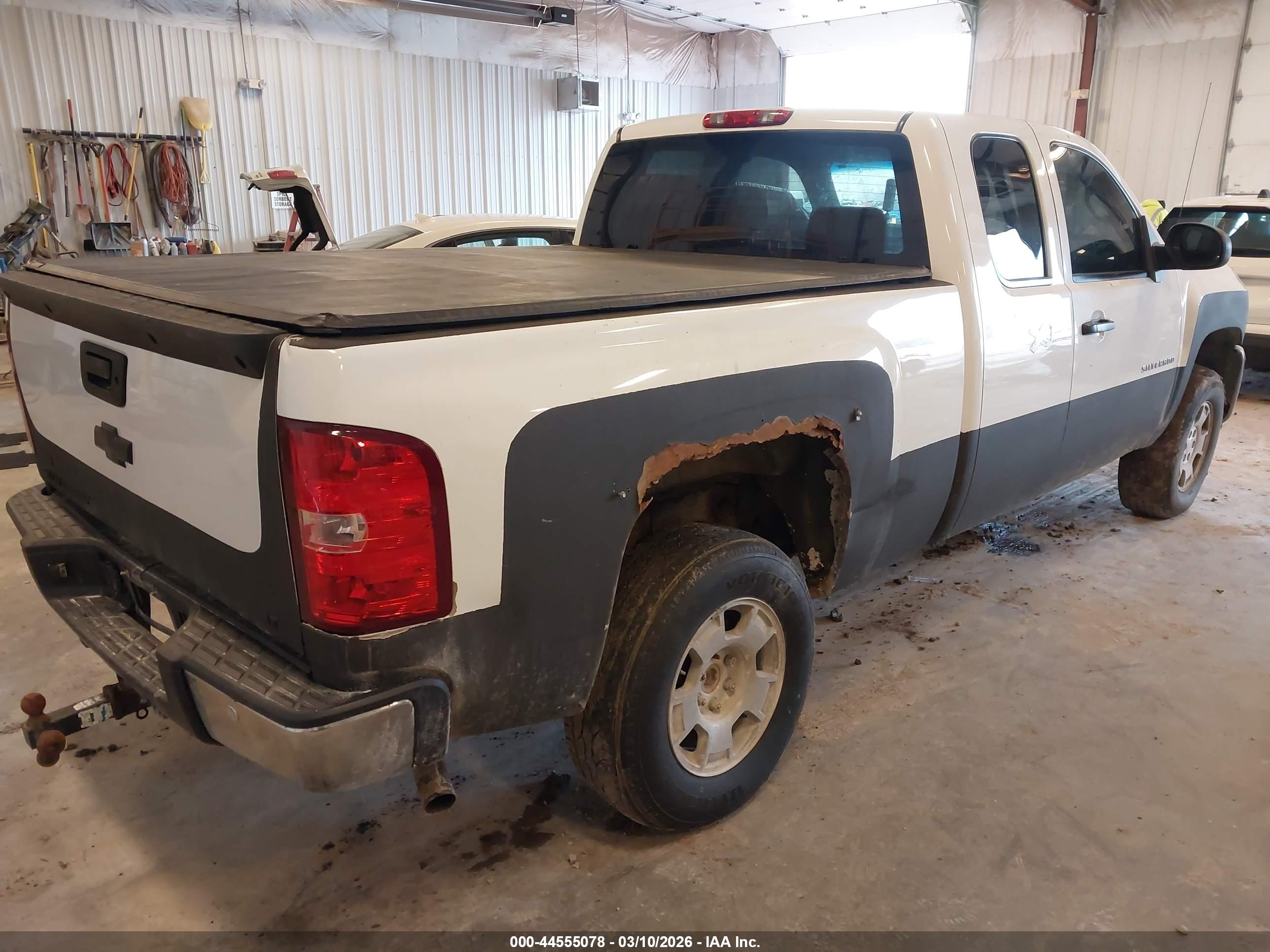 CHEVROLET SILVERADO image 4