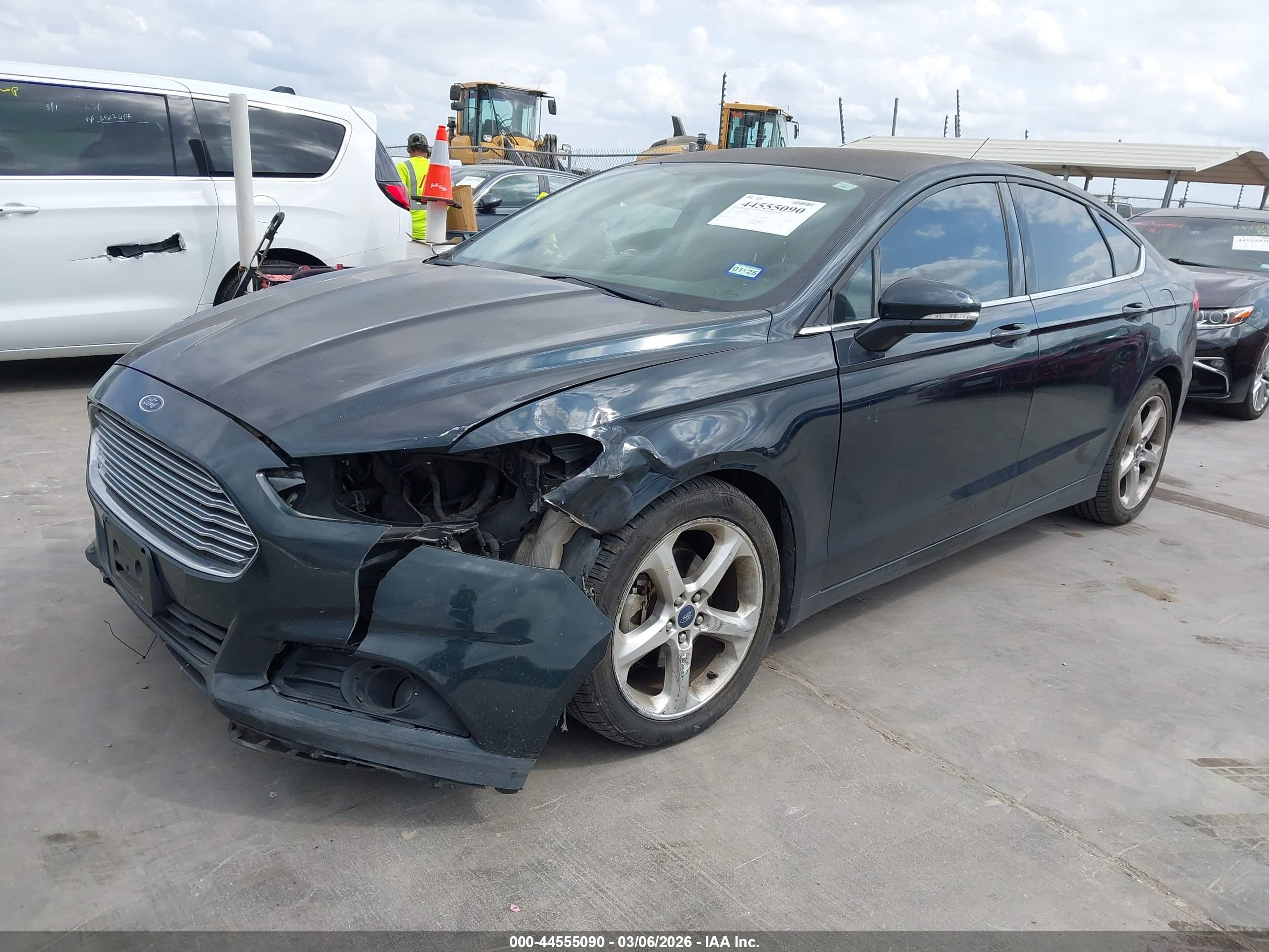 FORD FUSION image 2