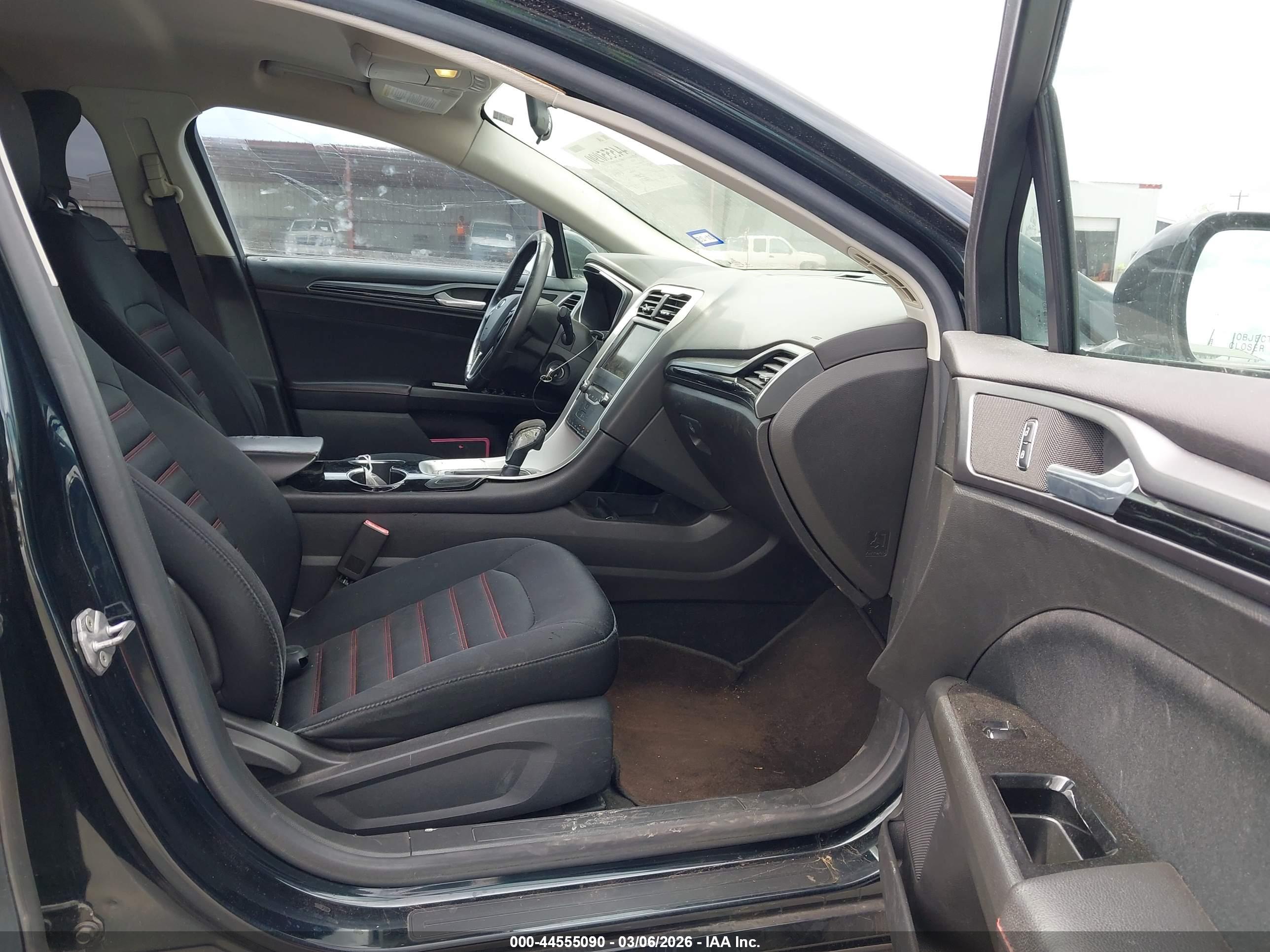 FORD FUSION image 5