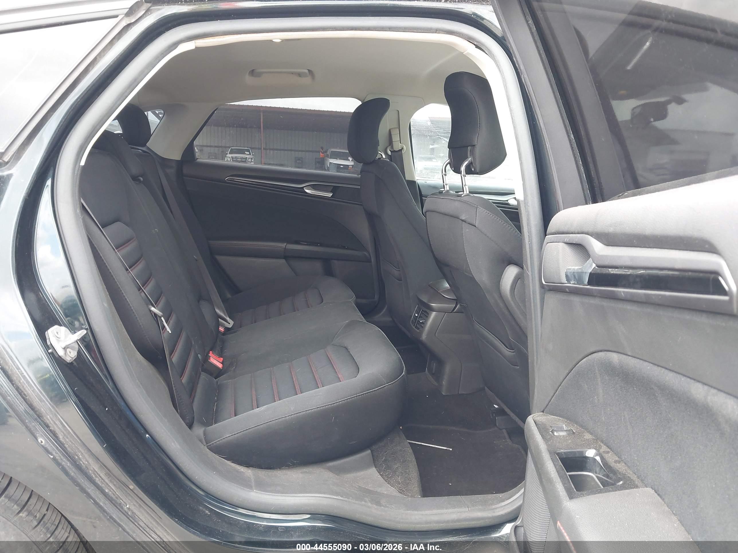 FORD FUSION image 8