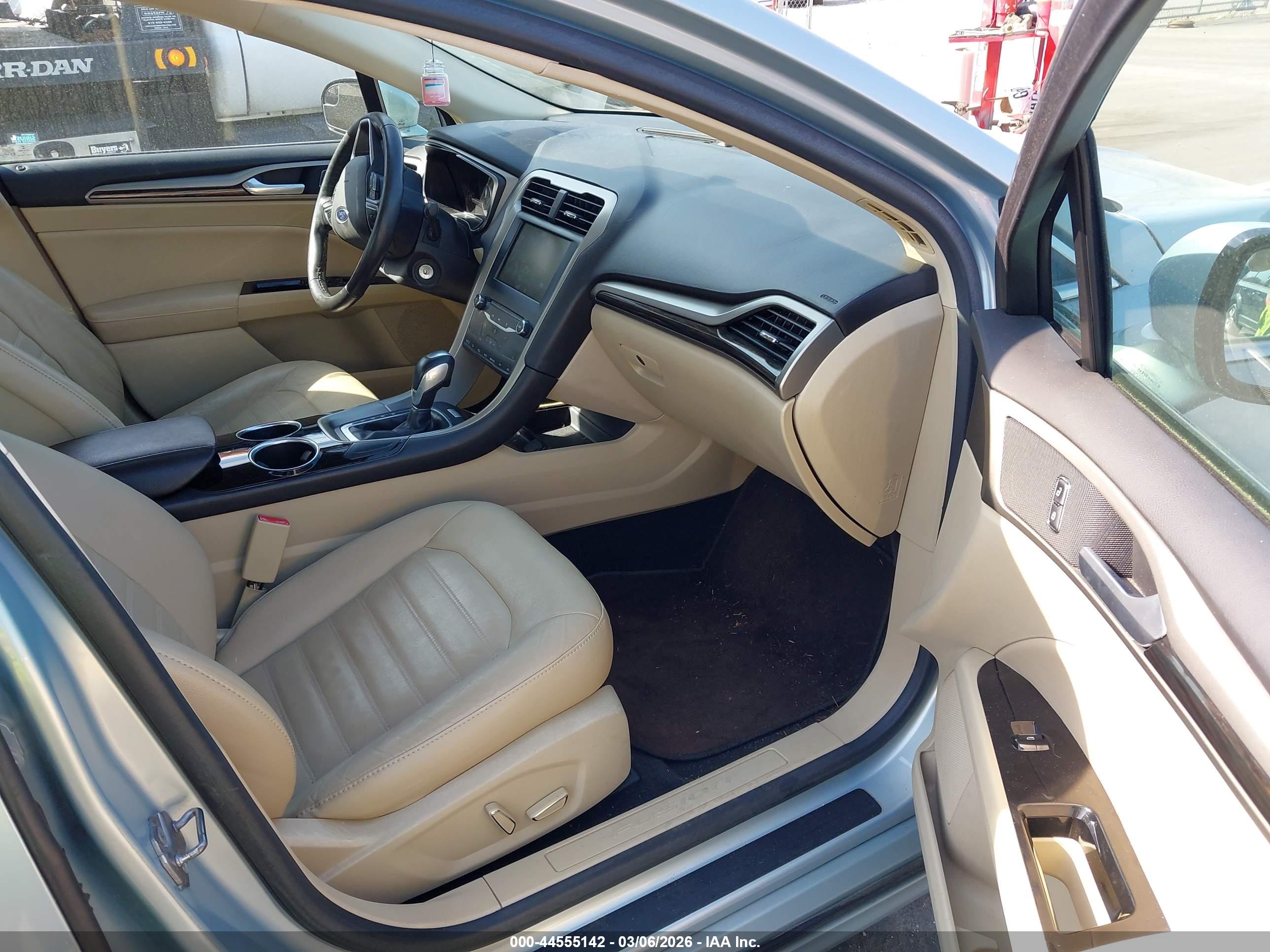 FORD FUSION image 5