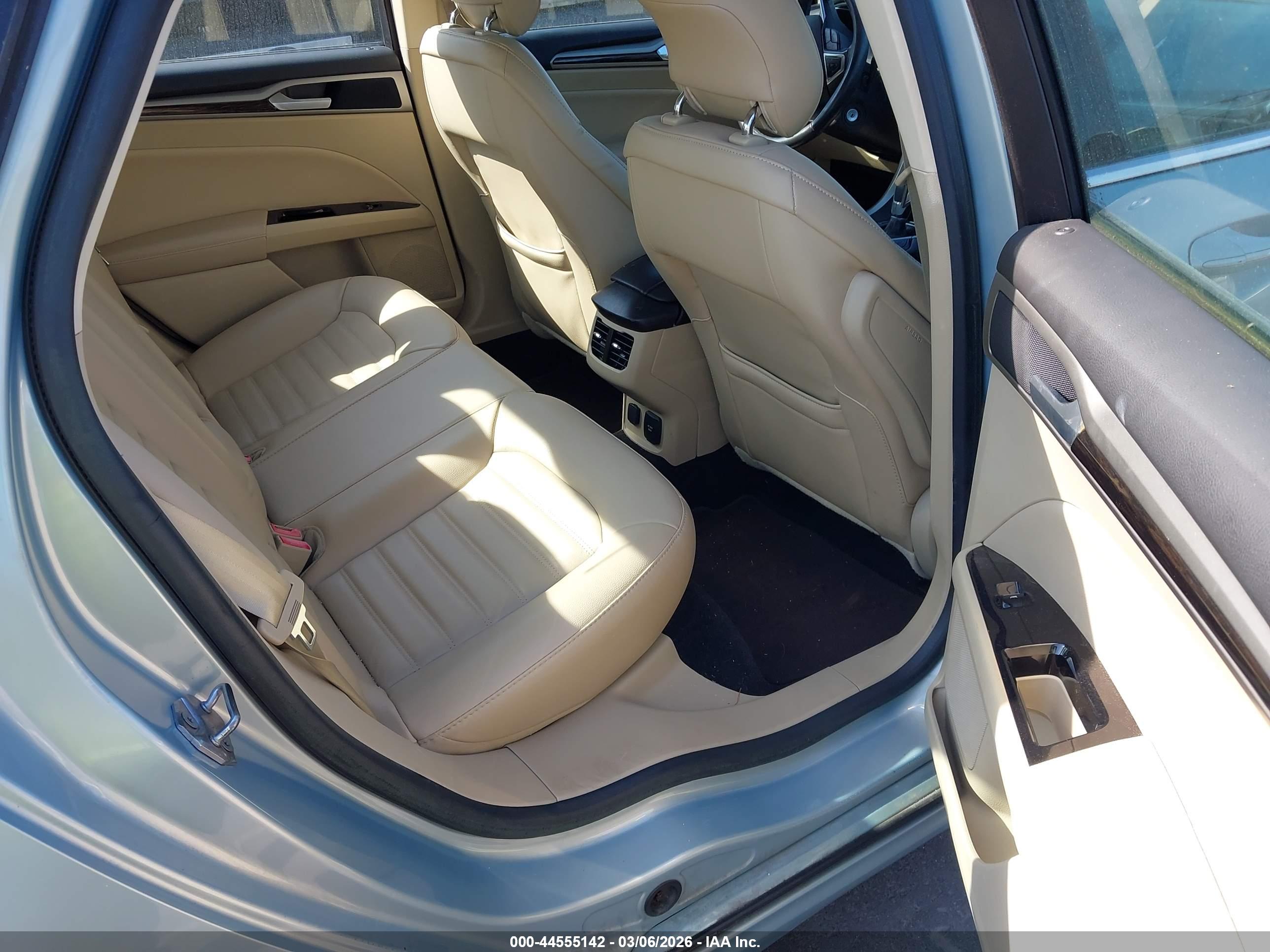 FORD FUSION image 8