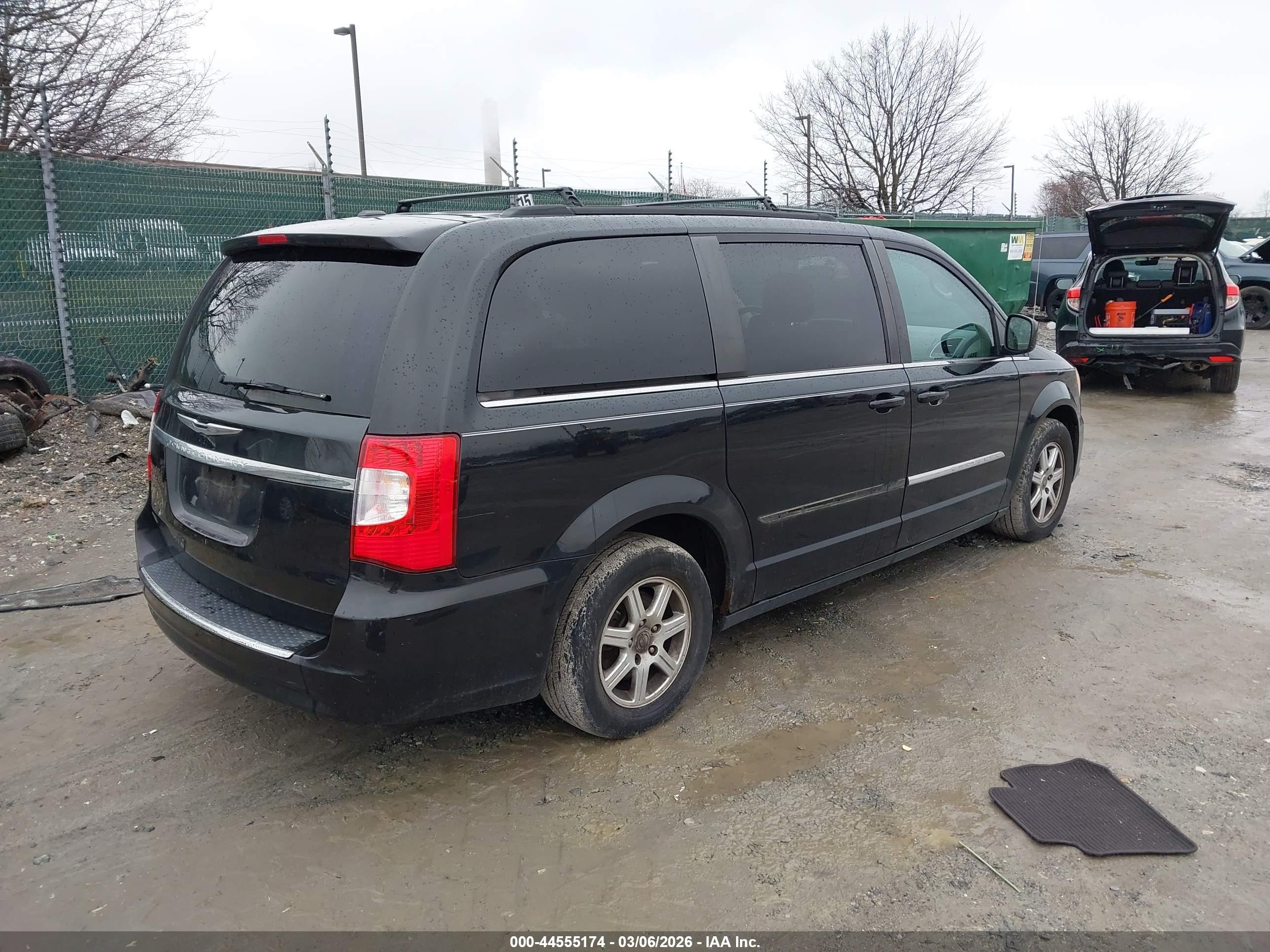 CHRYSLER TOWN image 4