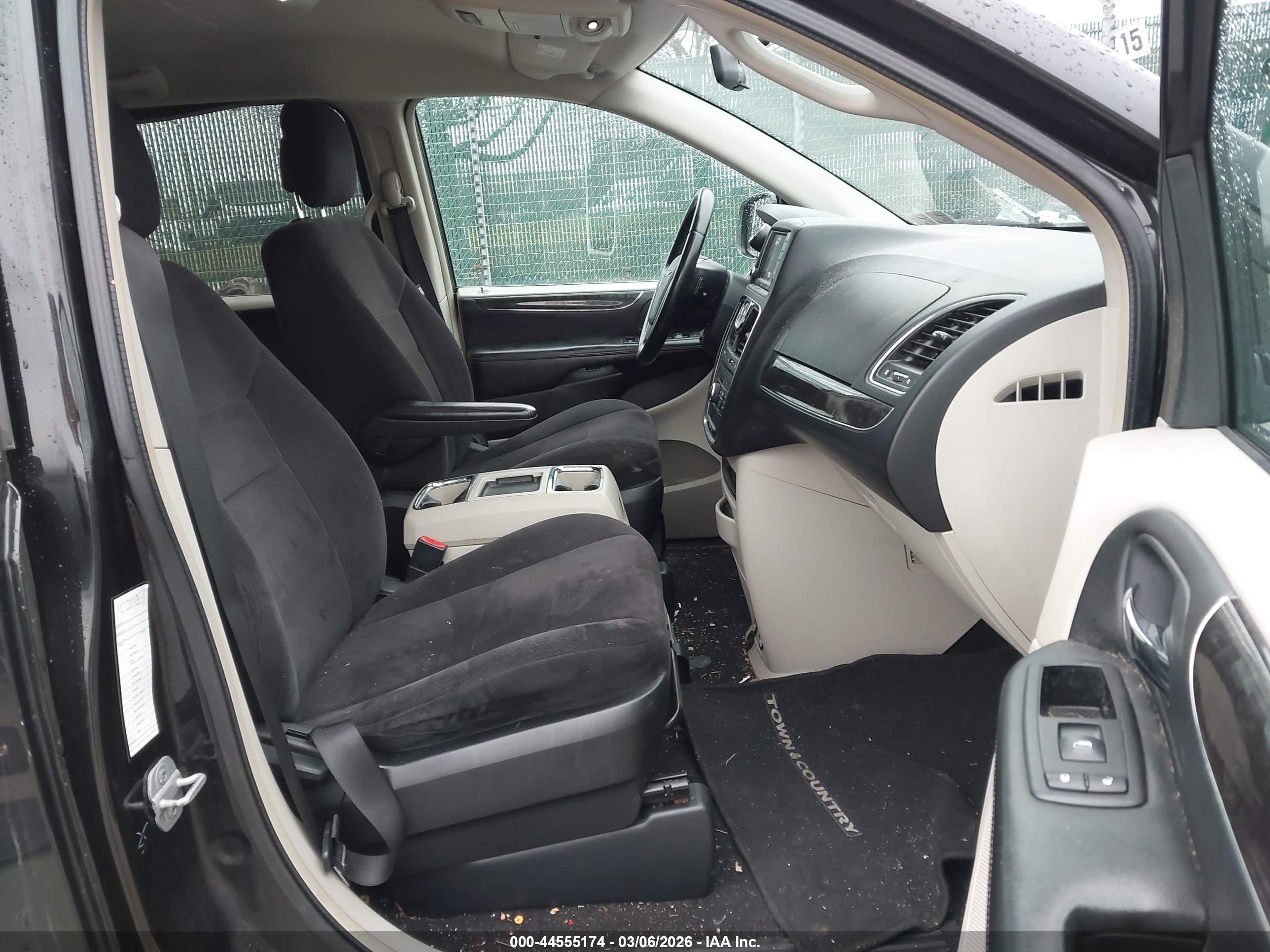 CHRYSLER TOWN image 5