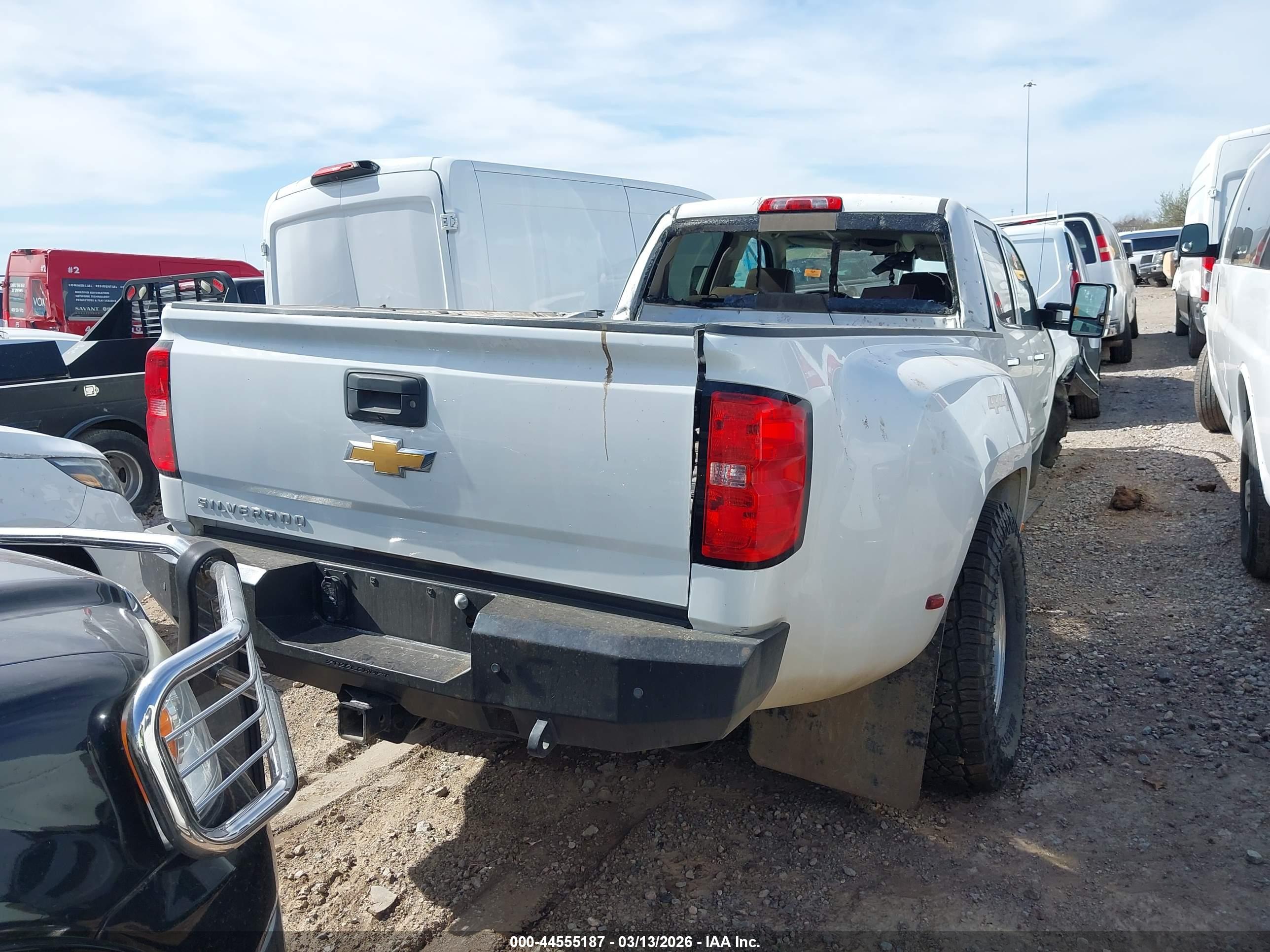 CHEVROLET SILVERADO image 4