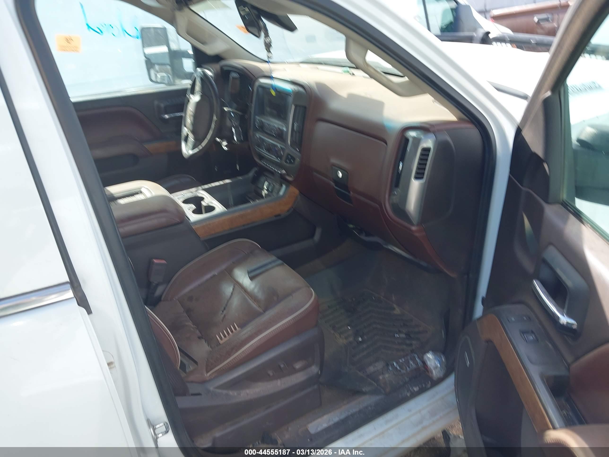 CHEVROLET SILVERADO image 5