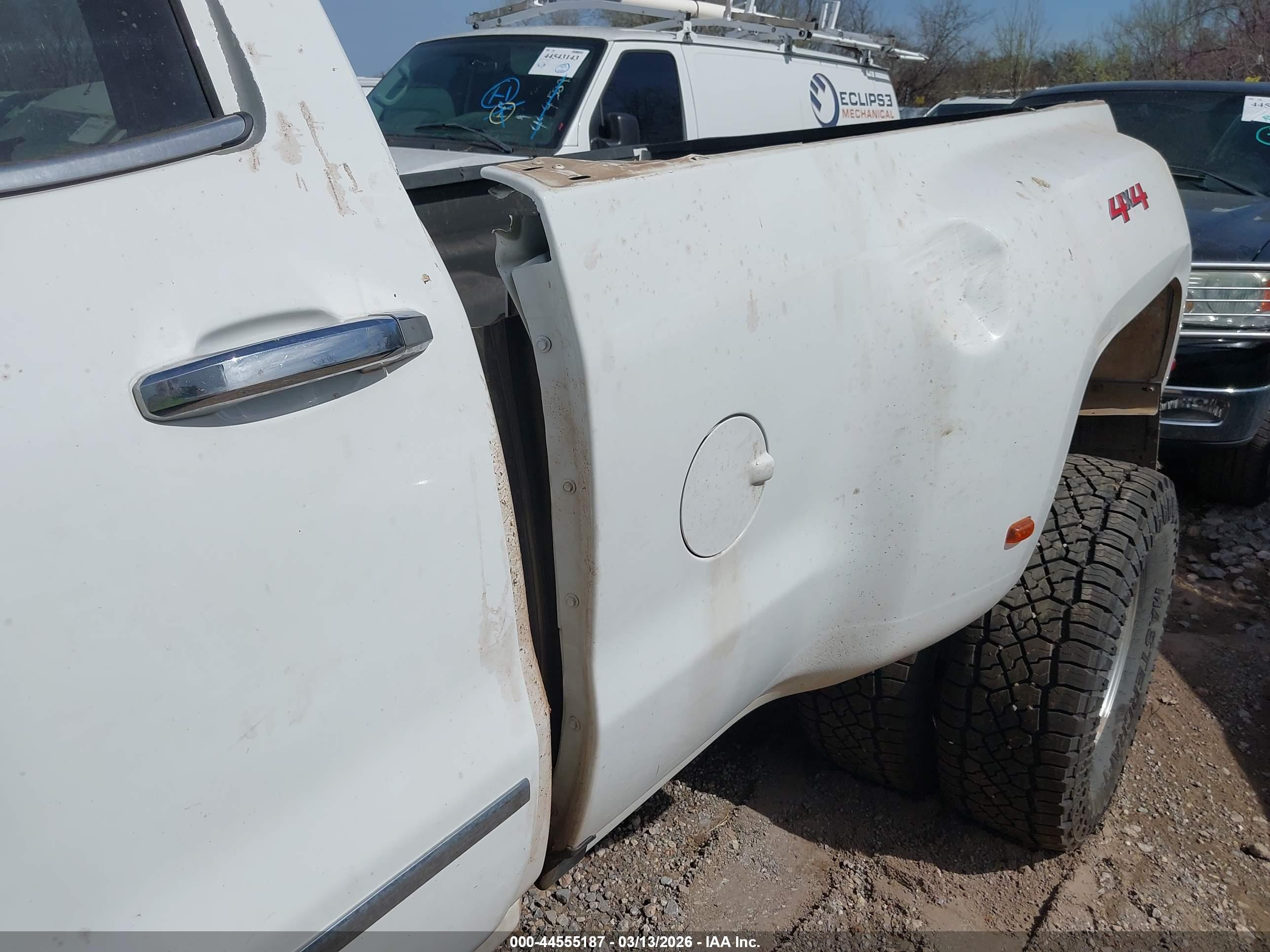 CHEVROLET SILVERADO image 6