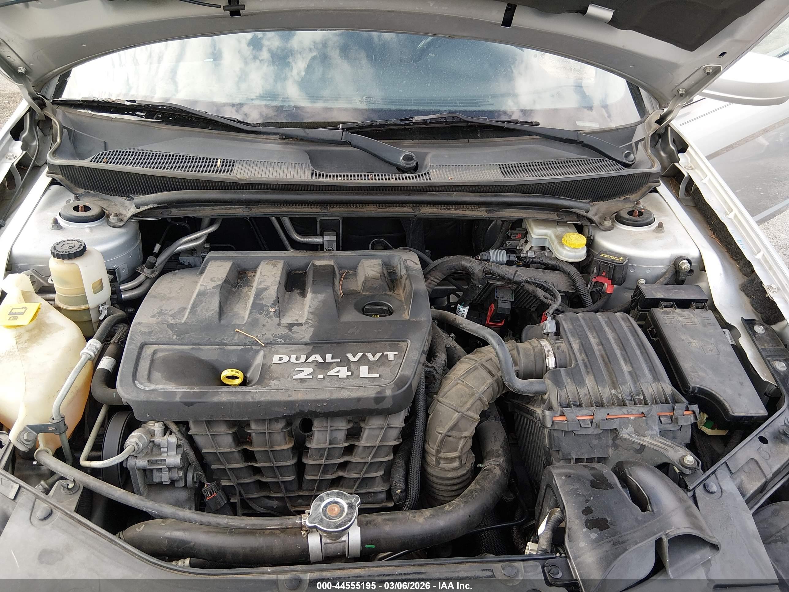 CHRYSLER 200 image 10