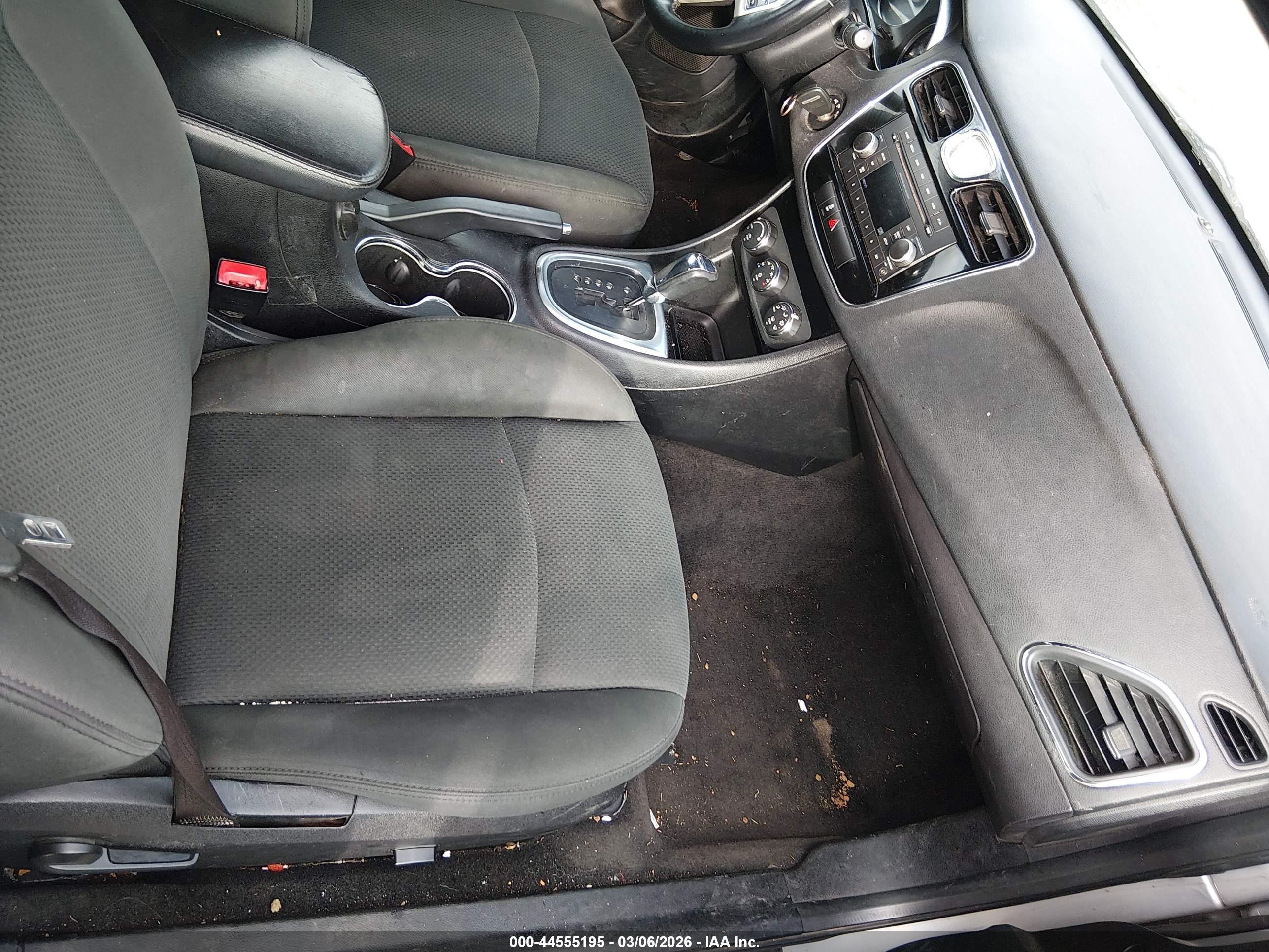 CHRYSLER 200 image 5