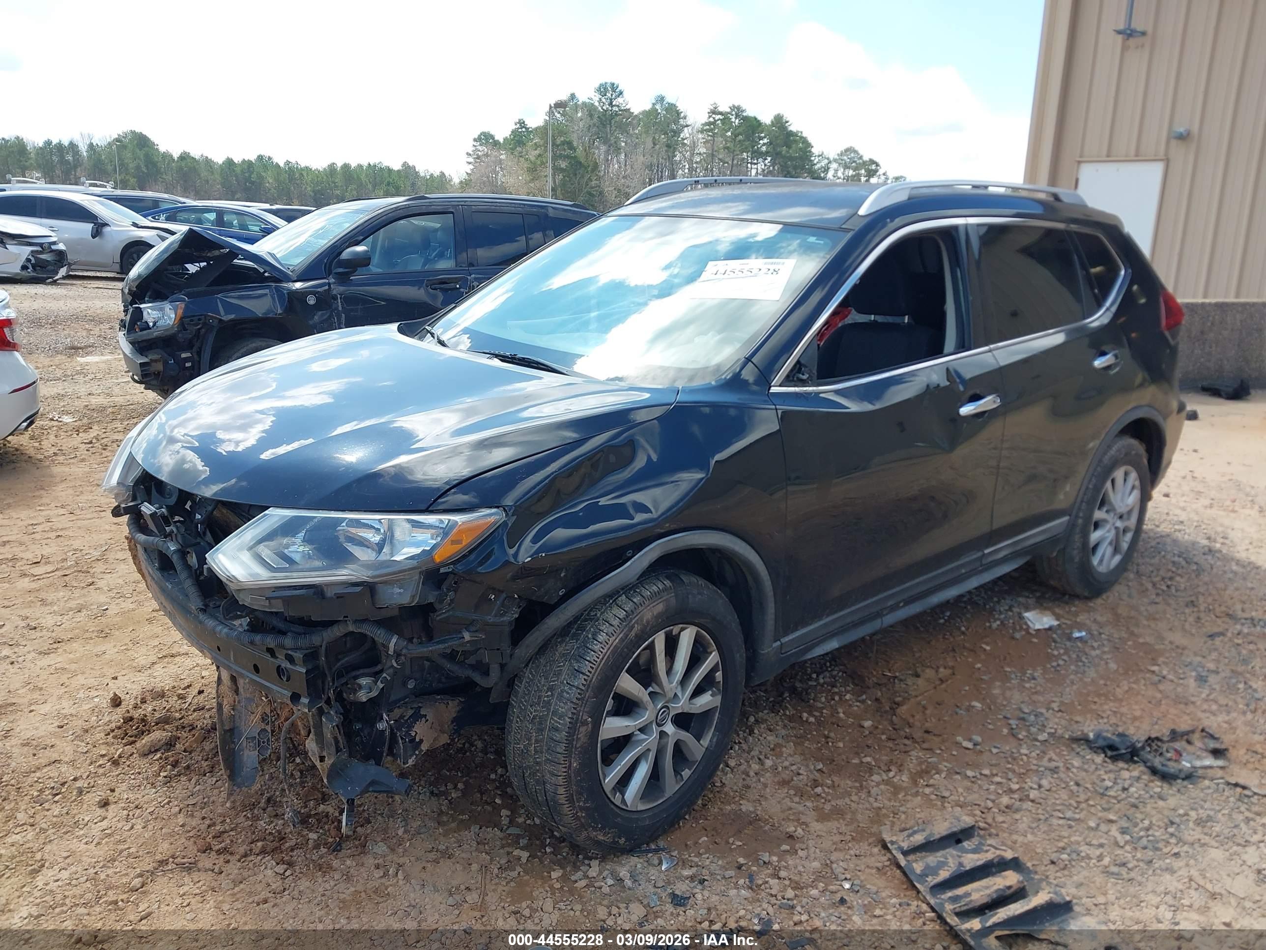 NISSAN ROGUE image 2