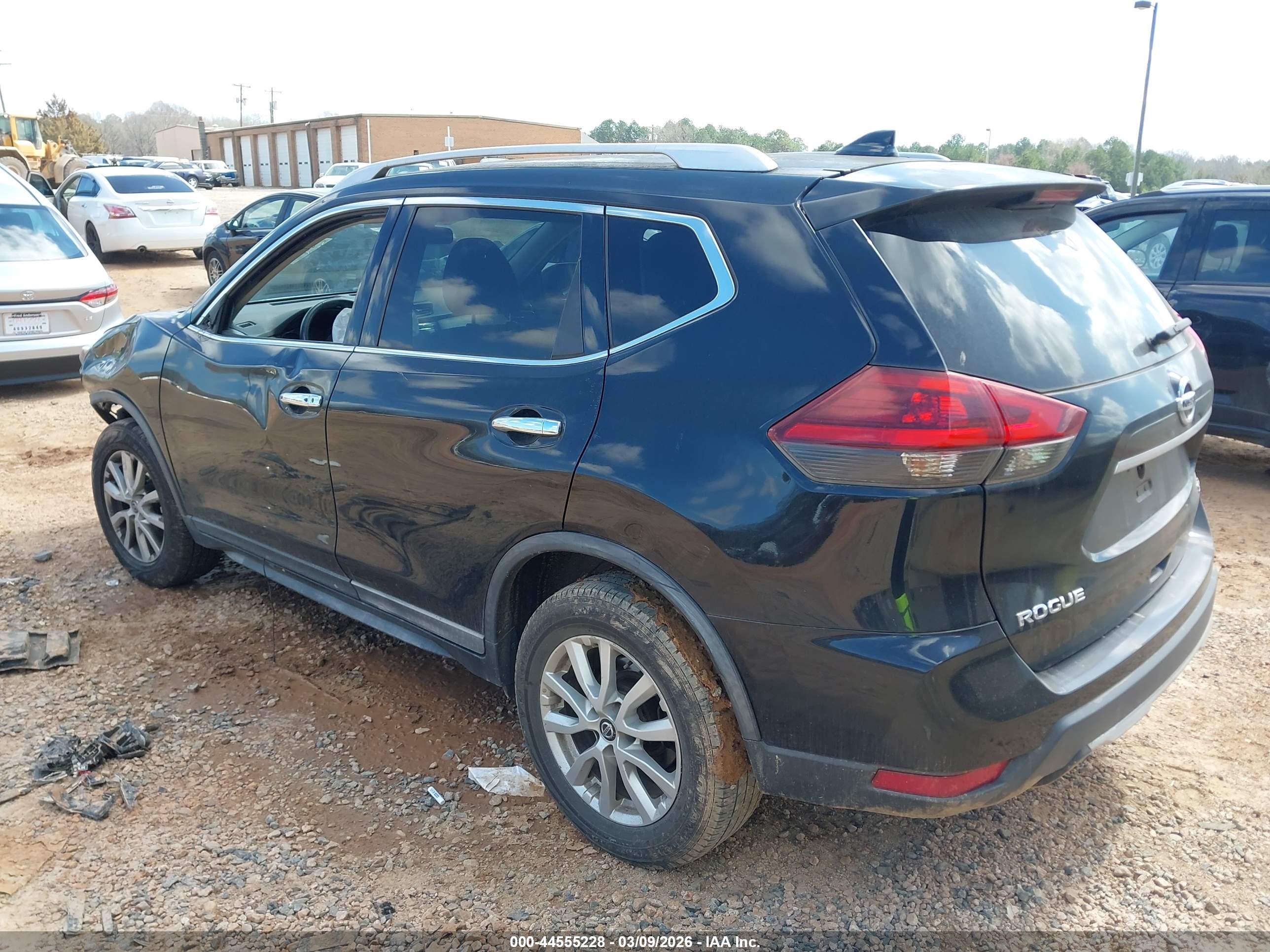 NISSAN ROGUE image 3