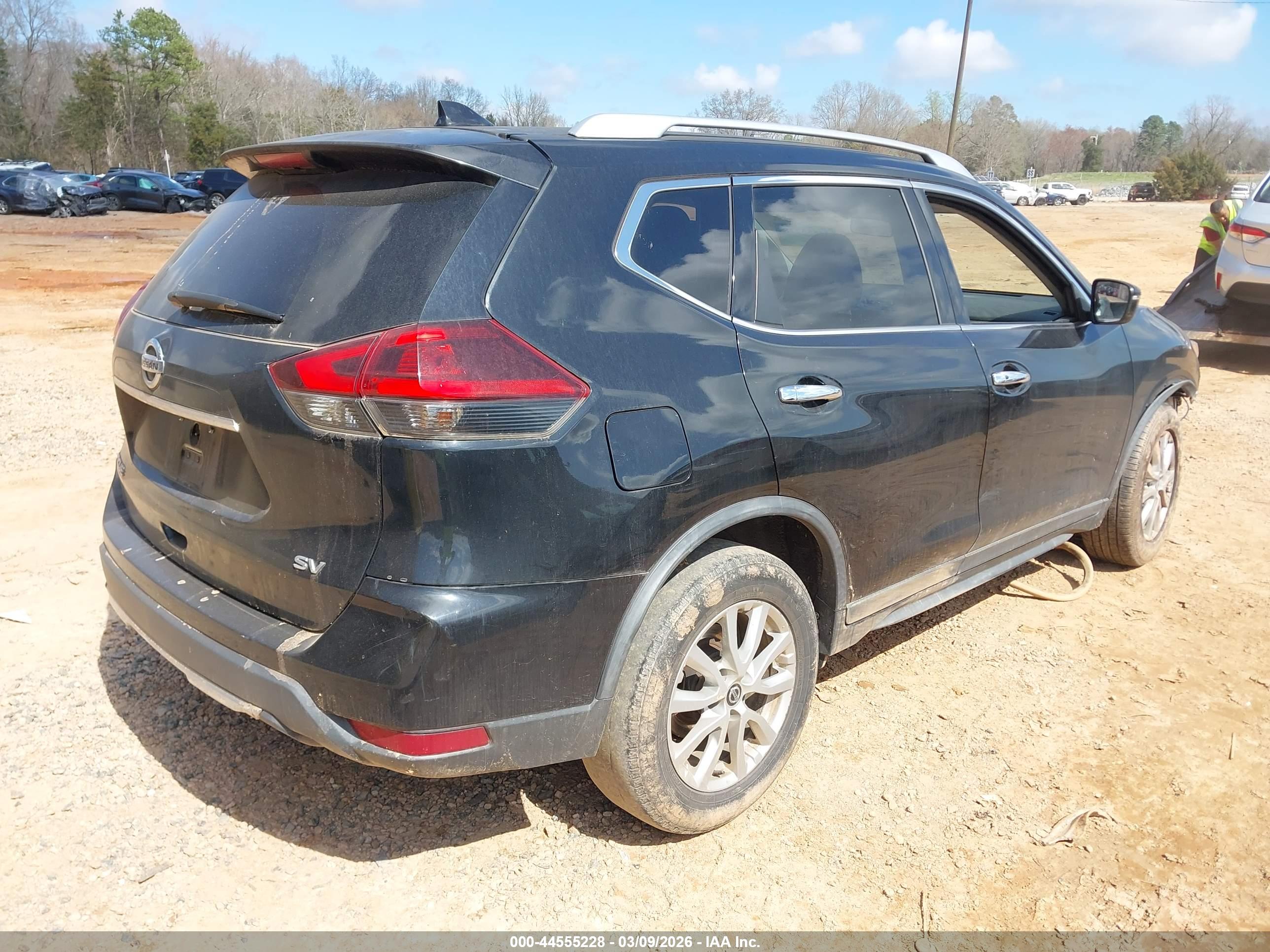 NISSAN ROGUE image 4