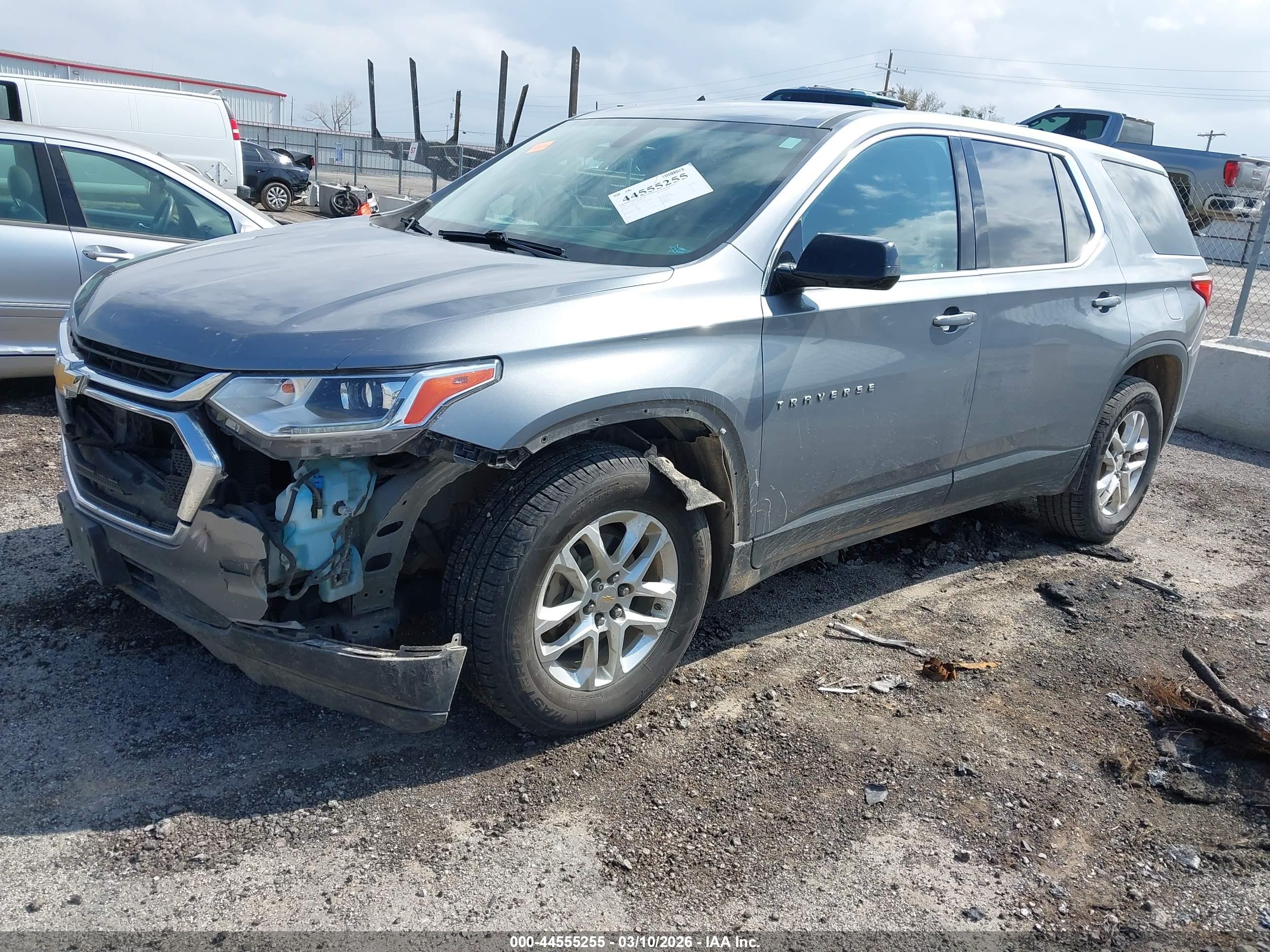 CHEVROLET TRAVERSE image 2