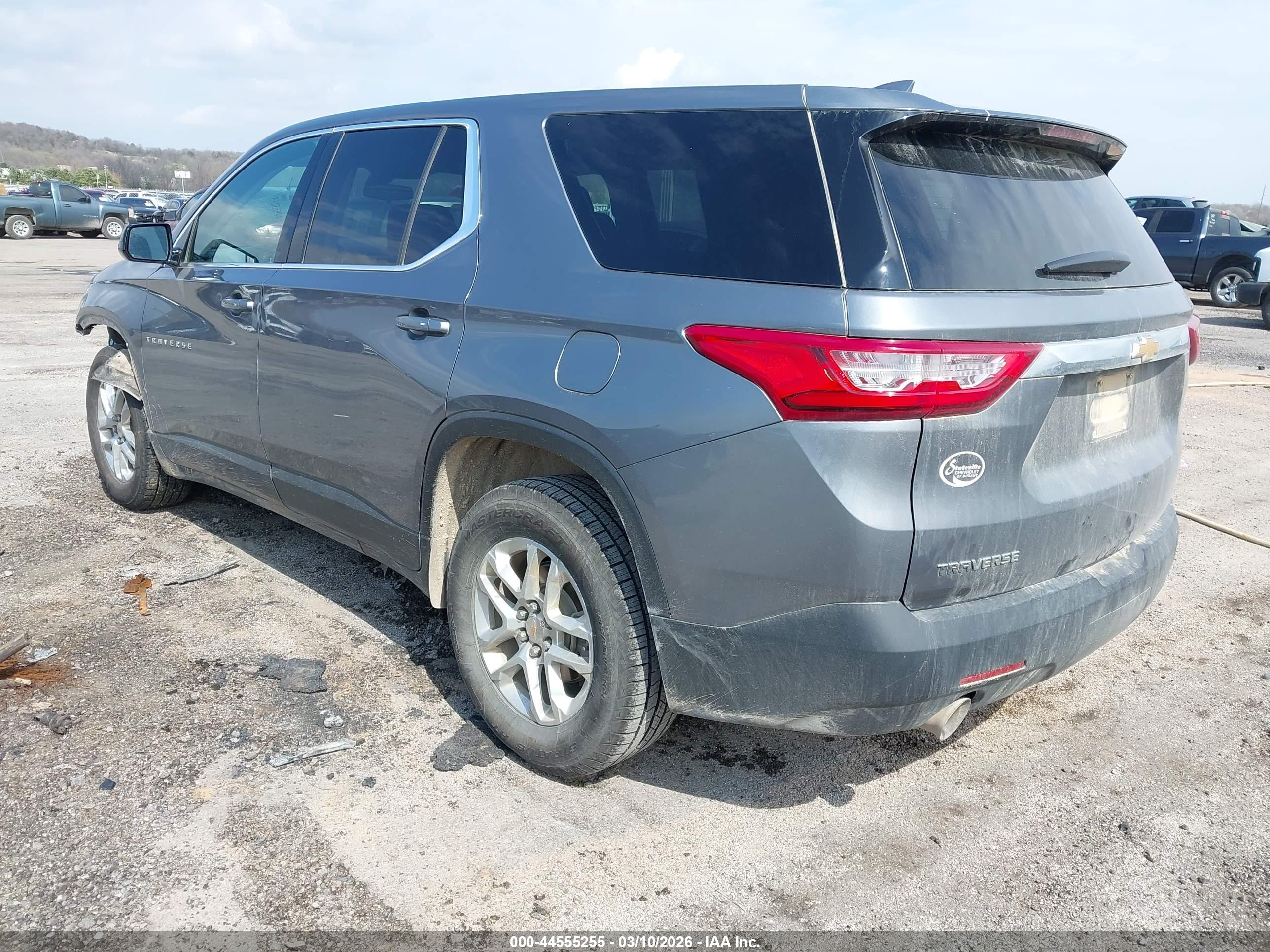 CHEVROLET TRAVERSE image 3