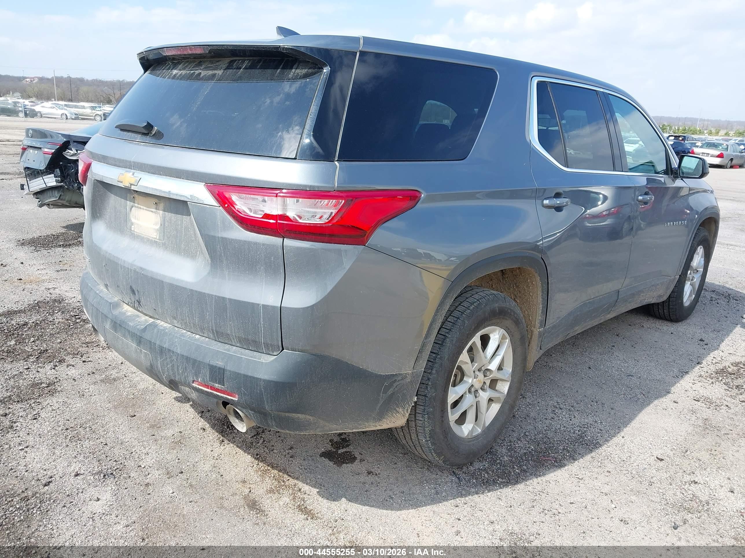 CHEVROLET TRAVERSE image 4