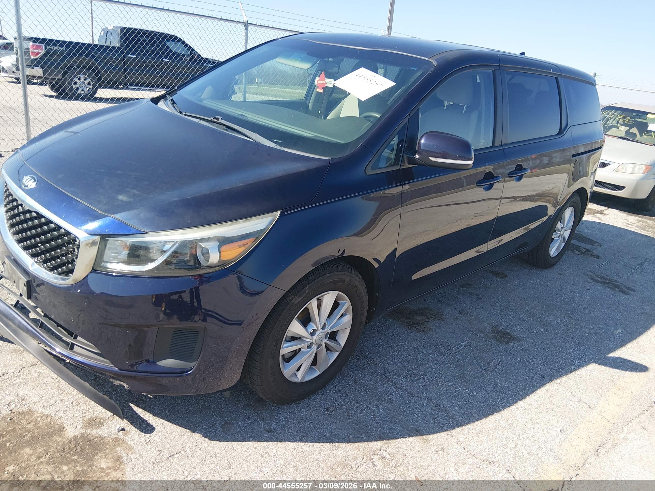 KIA SEDONA image 2