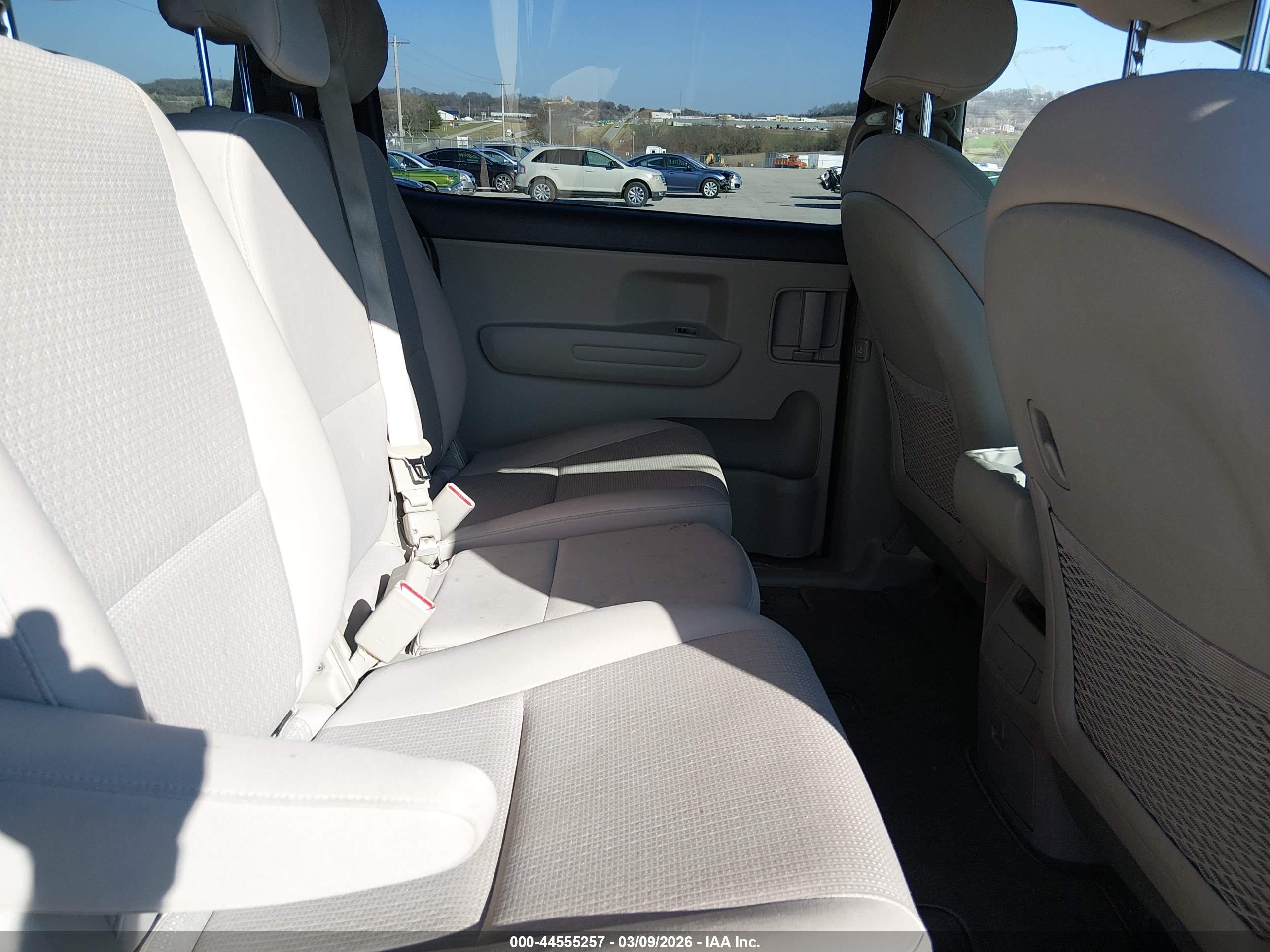 KIA SEDONA image 8