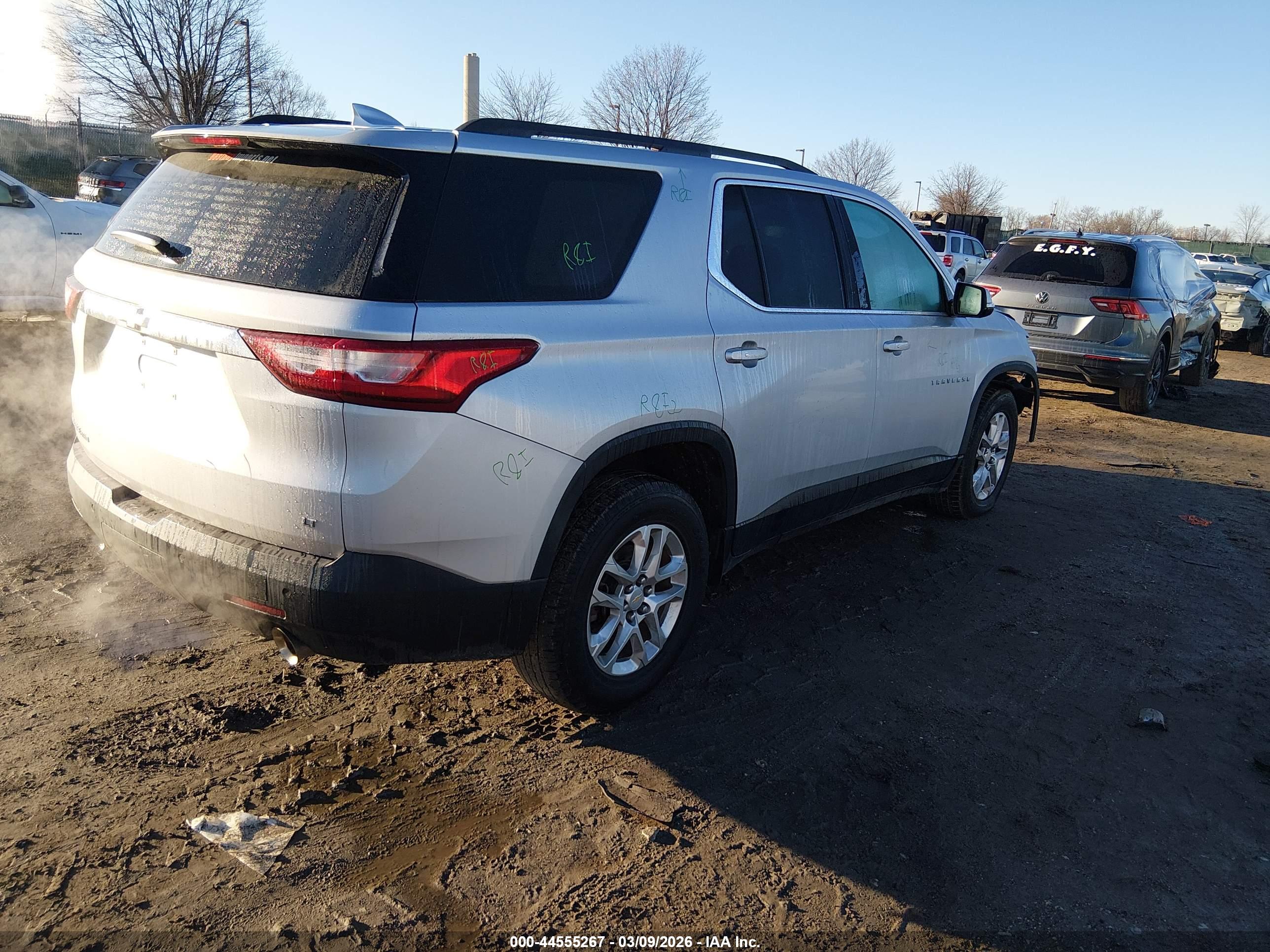 CHEVROLET TRAVERSE image 4