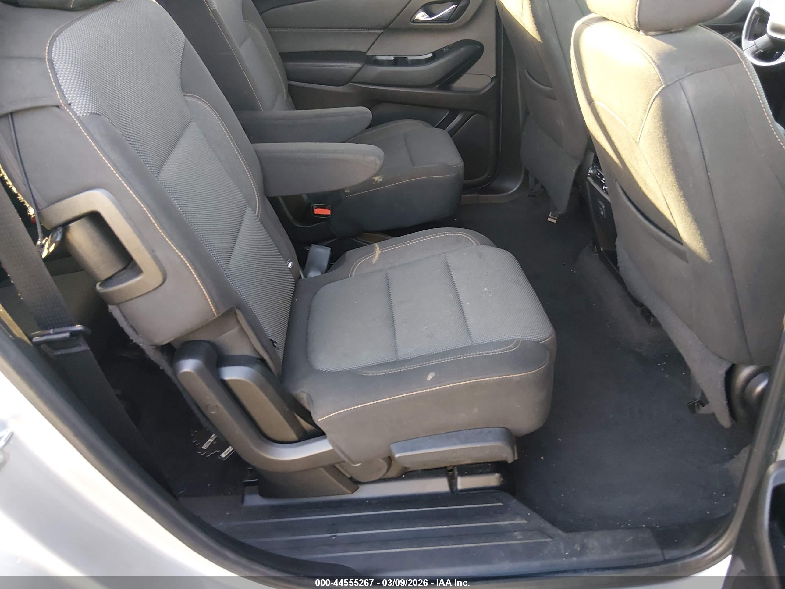 CHEVROLET TRAVERSE image 8